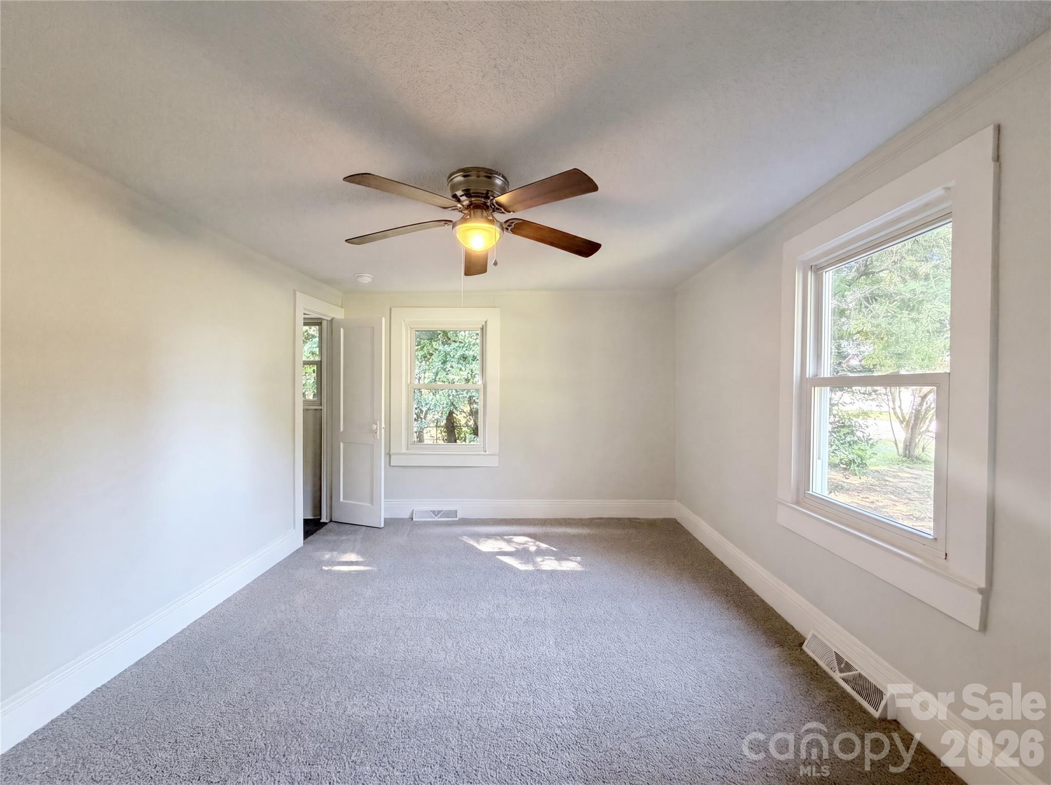 164 E Waterlynn Road Property Photo 9