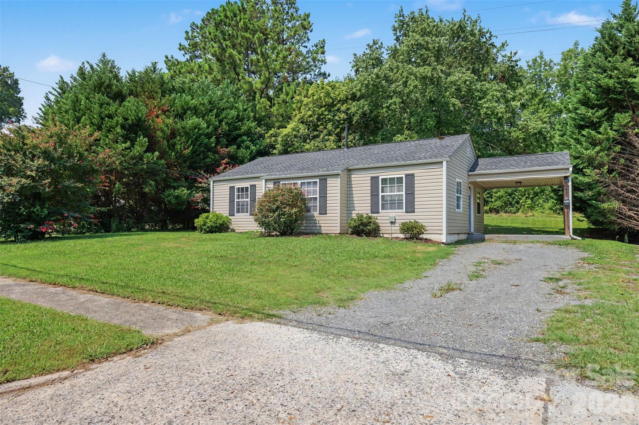 1037 Cherokee Avenue Property Photo 2