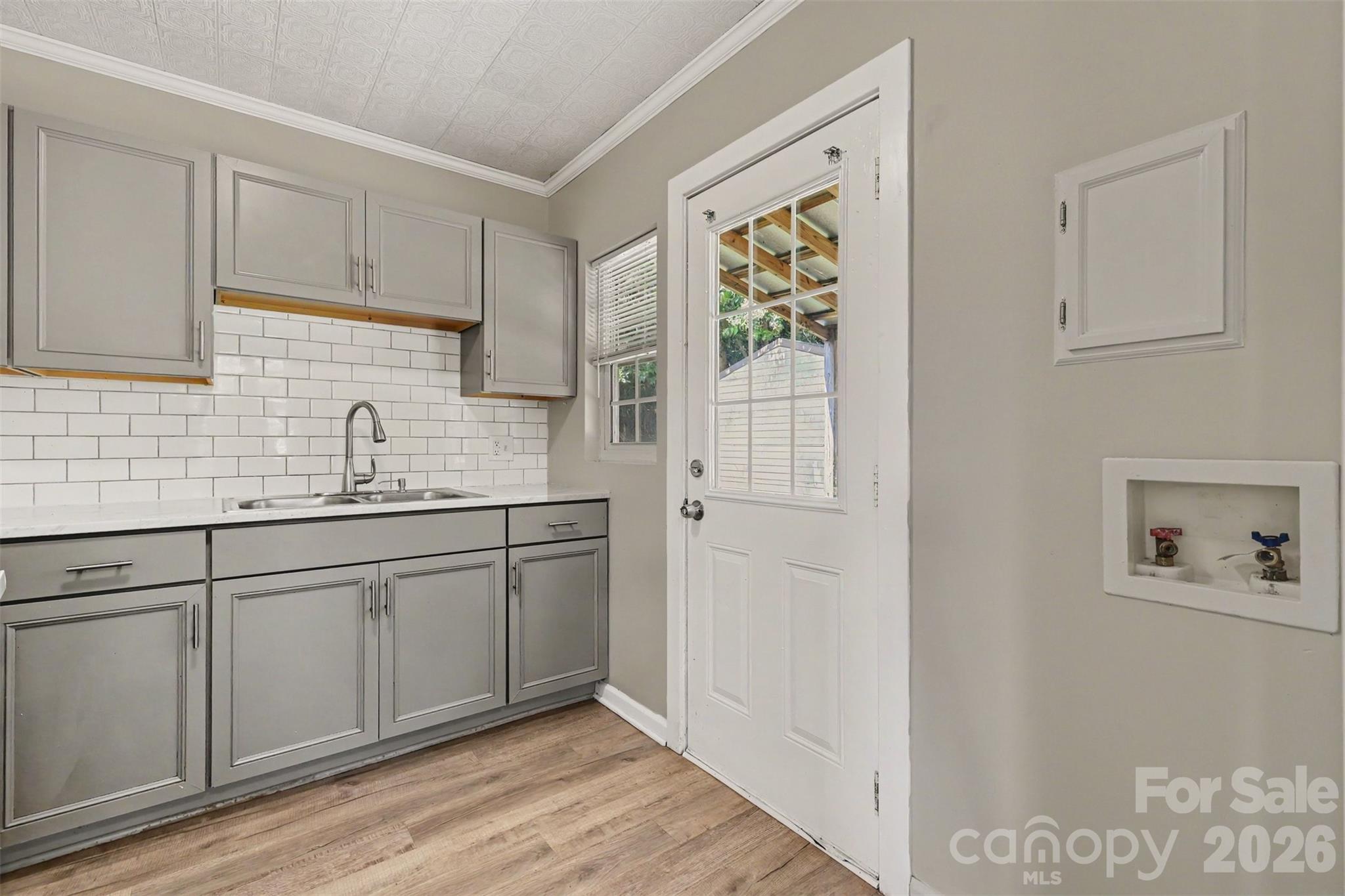 1037 Cherokee Avenue Property Photo 12