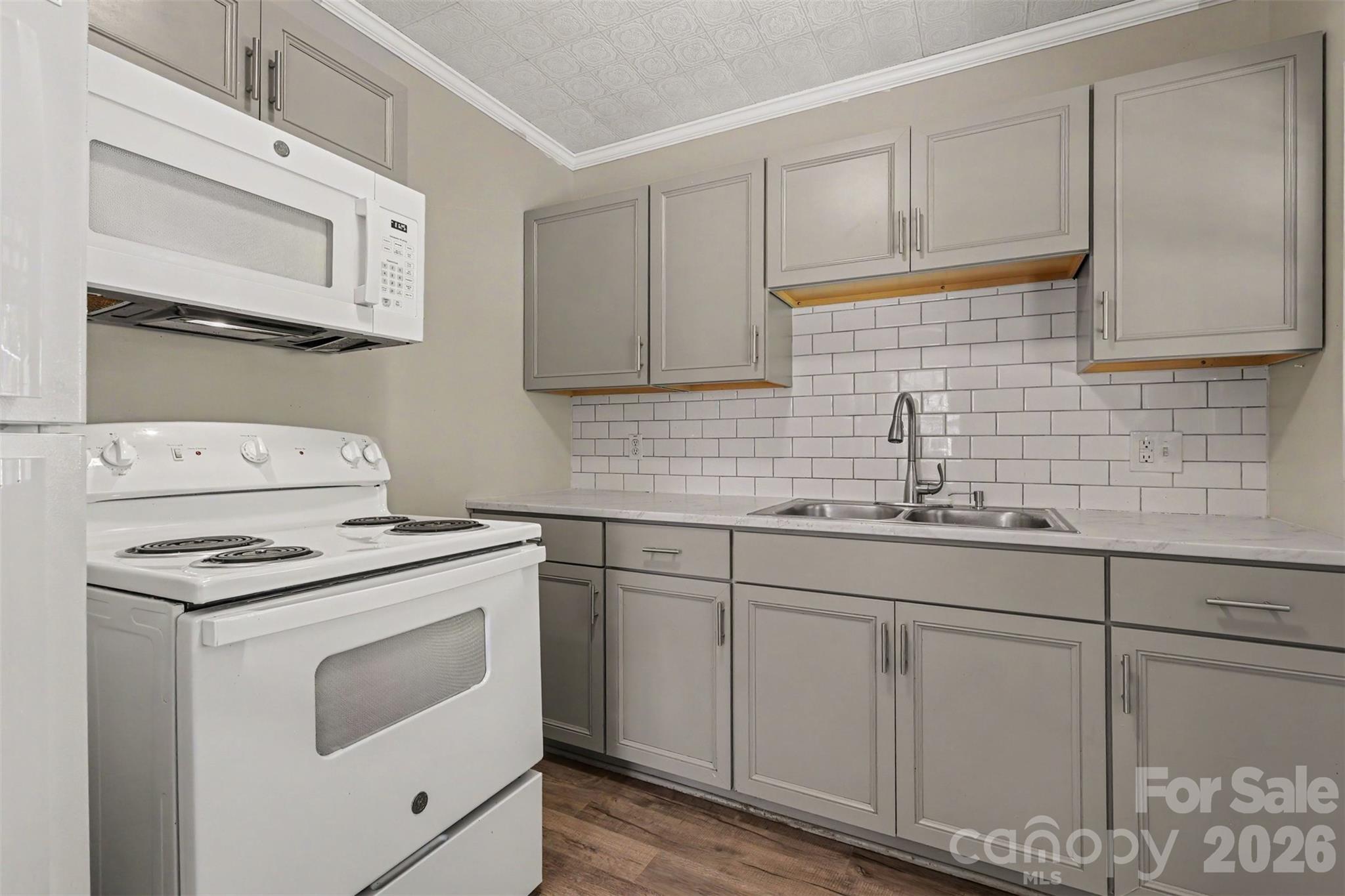 1037 Cherokee Avenue Property Photo 13