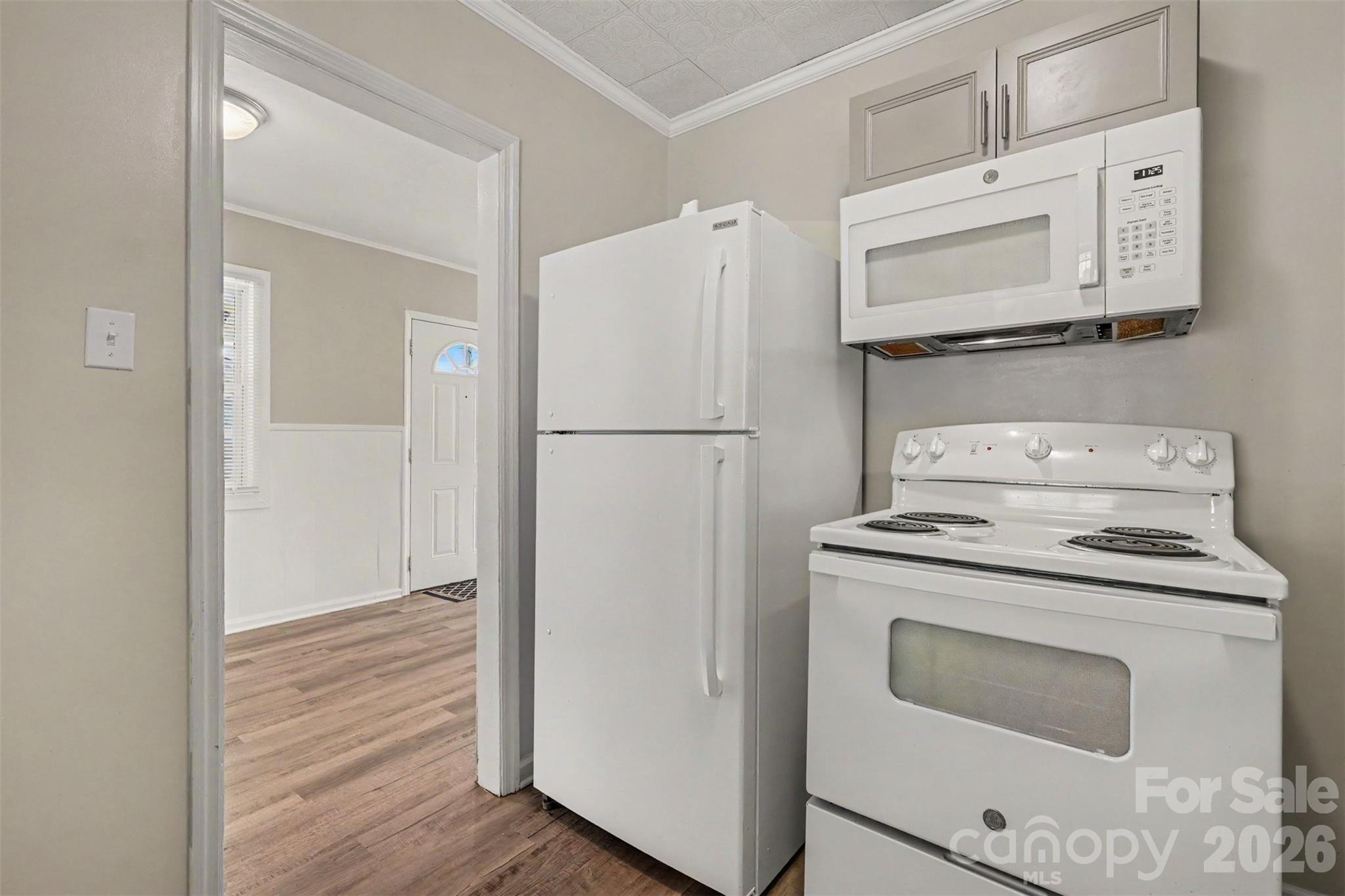 1037 Cherokee Avenue Property Photo 14