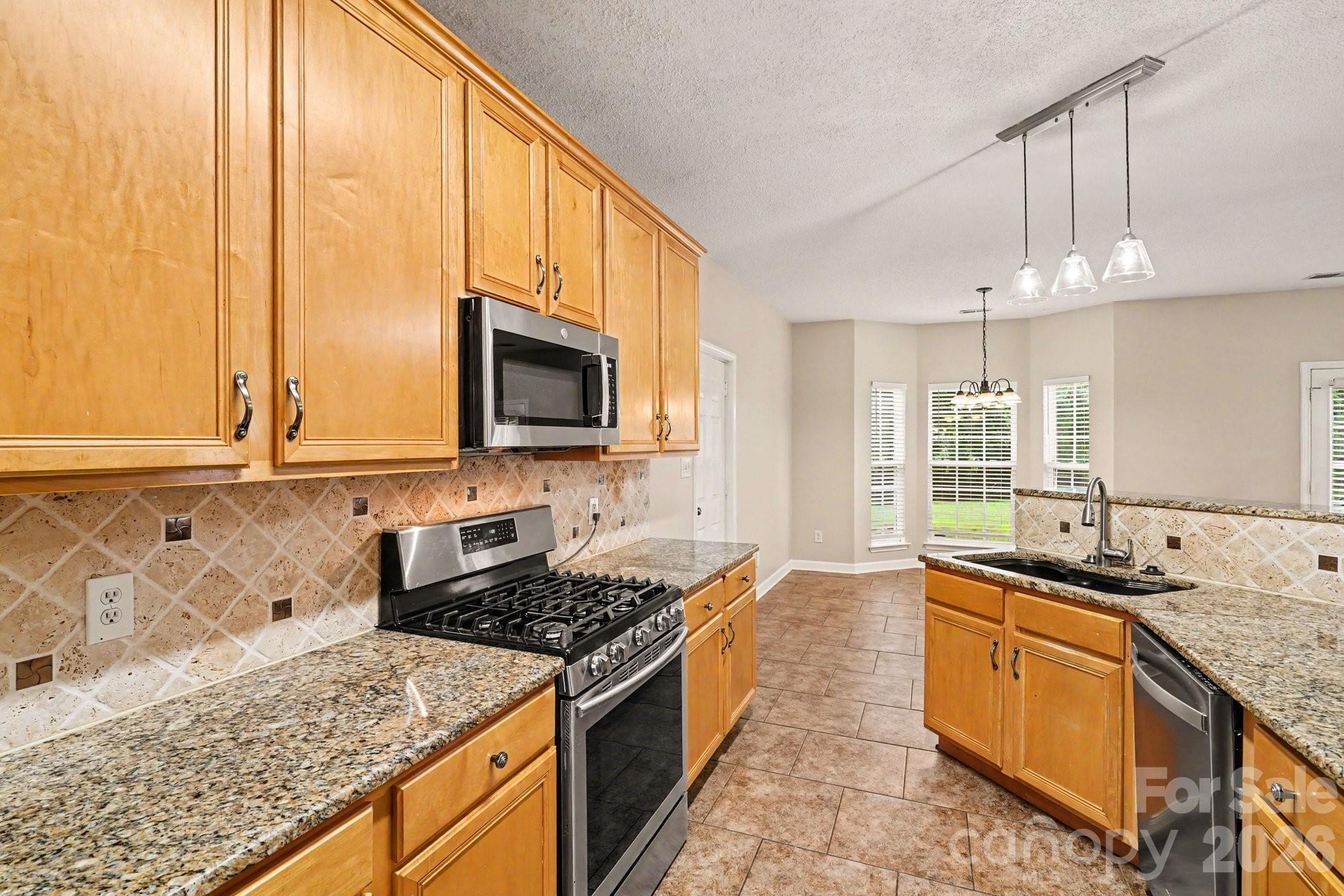 12616 Coral Sunrise Drive Property Photo 8