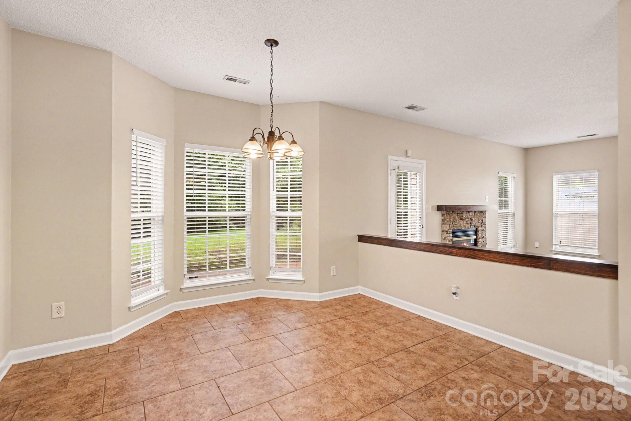 12616 Coral Sunrise Drive Property Photo 12