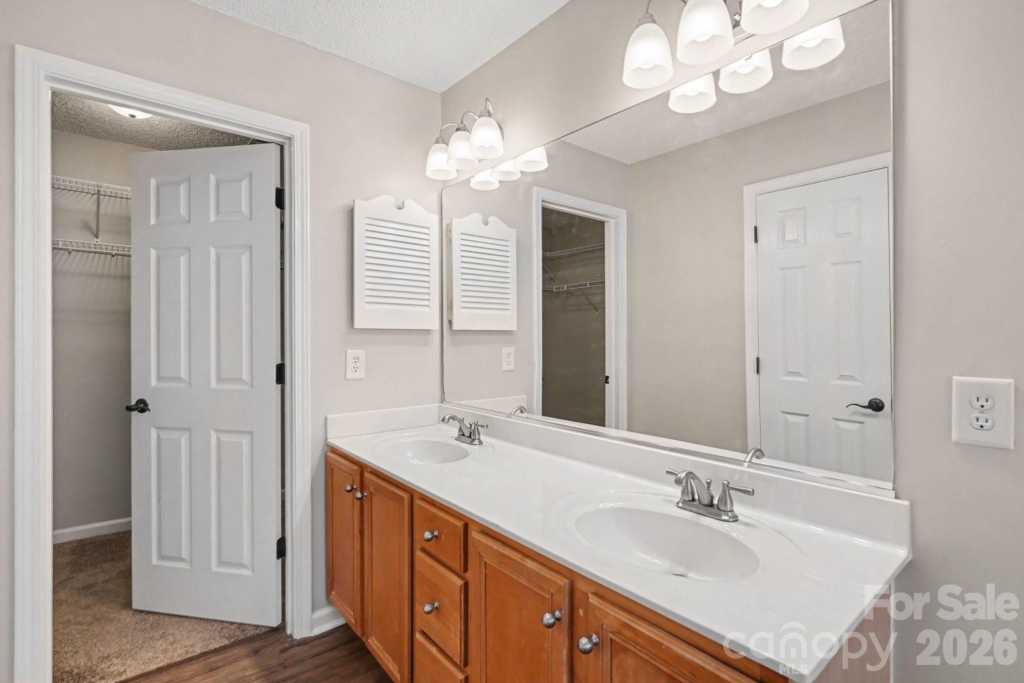 12616 Coral Sunrise Drive Property Photo 27