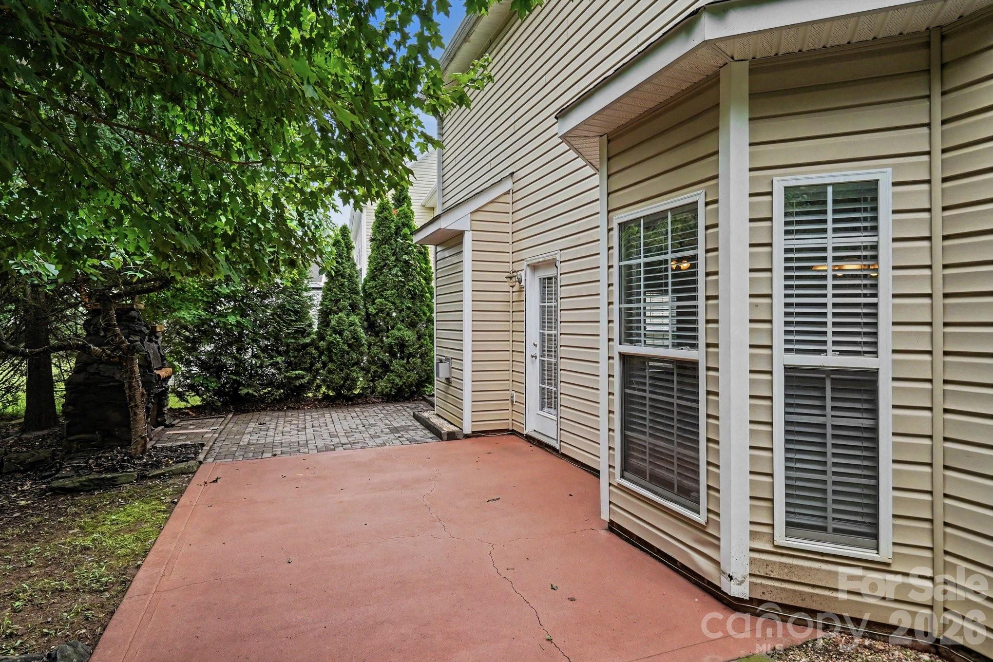 12616 Coral Sunrise Drive Property Photo 30