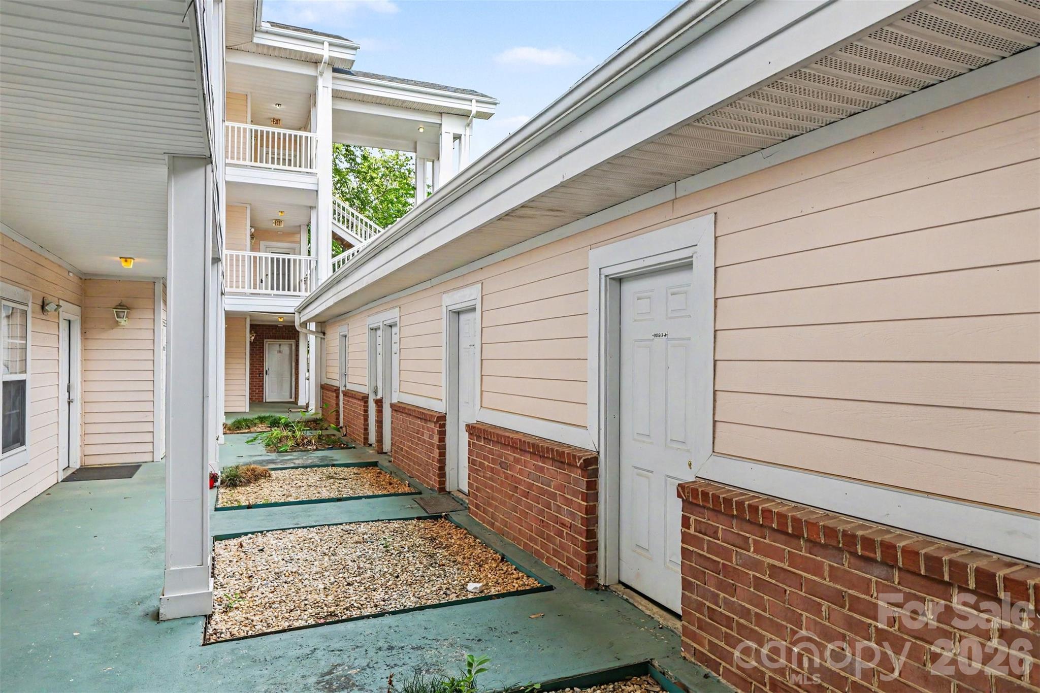 9041 Meadow Vista Road Property Photo 4