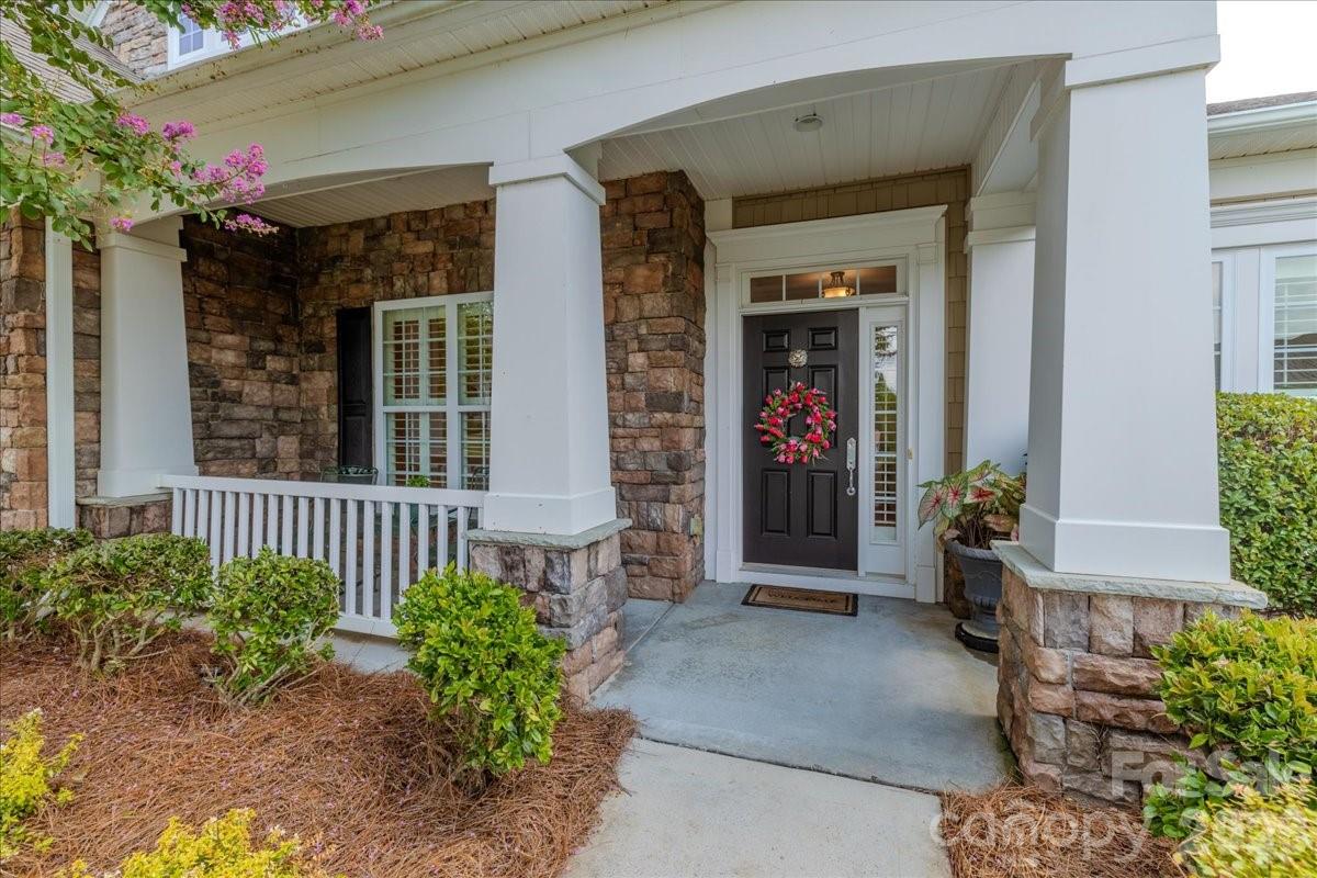 39650 Rosebay Court Property Photo 1