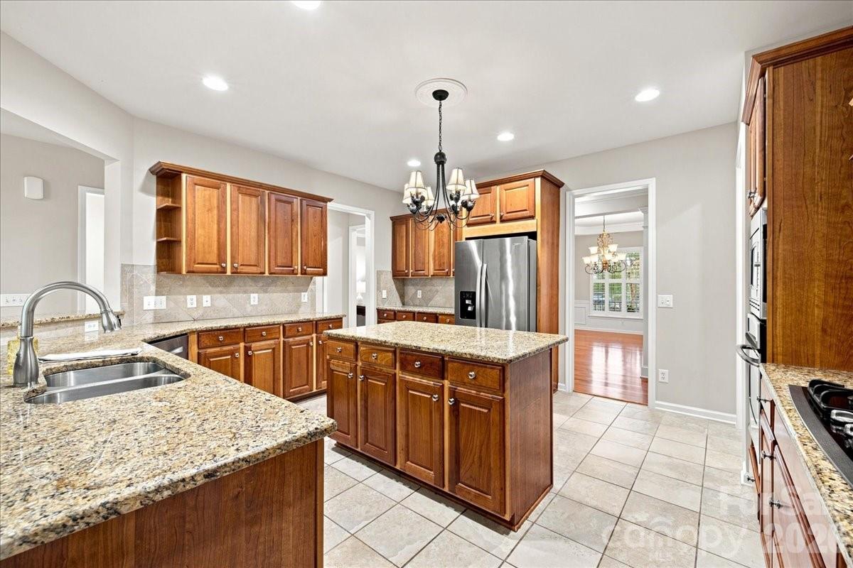 39650 Rosebay Court Property Photo 12