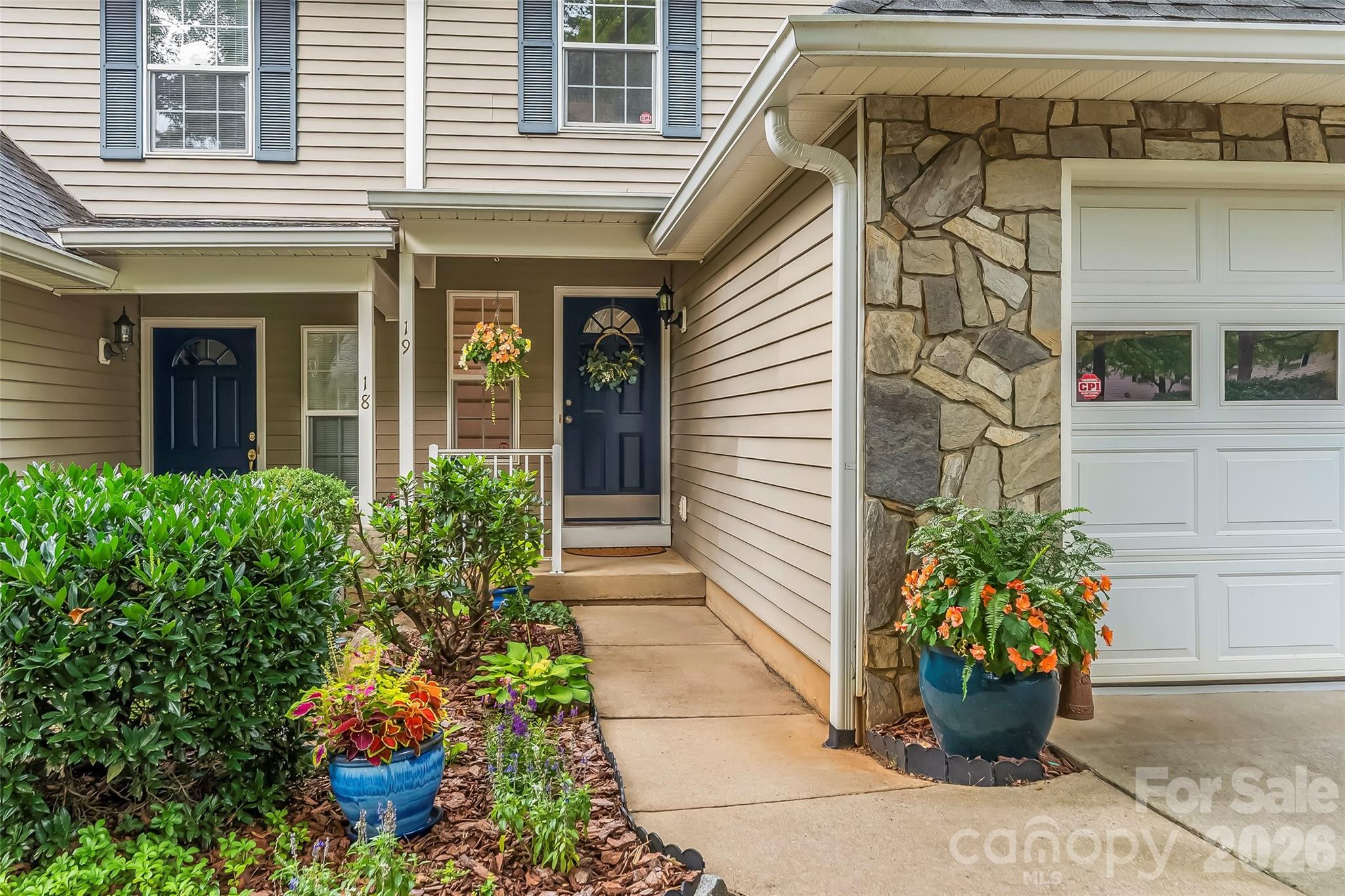 19 Willowick Drive Property Photo 1