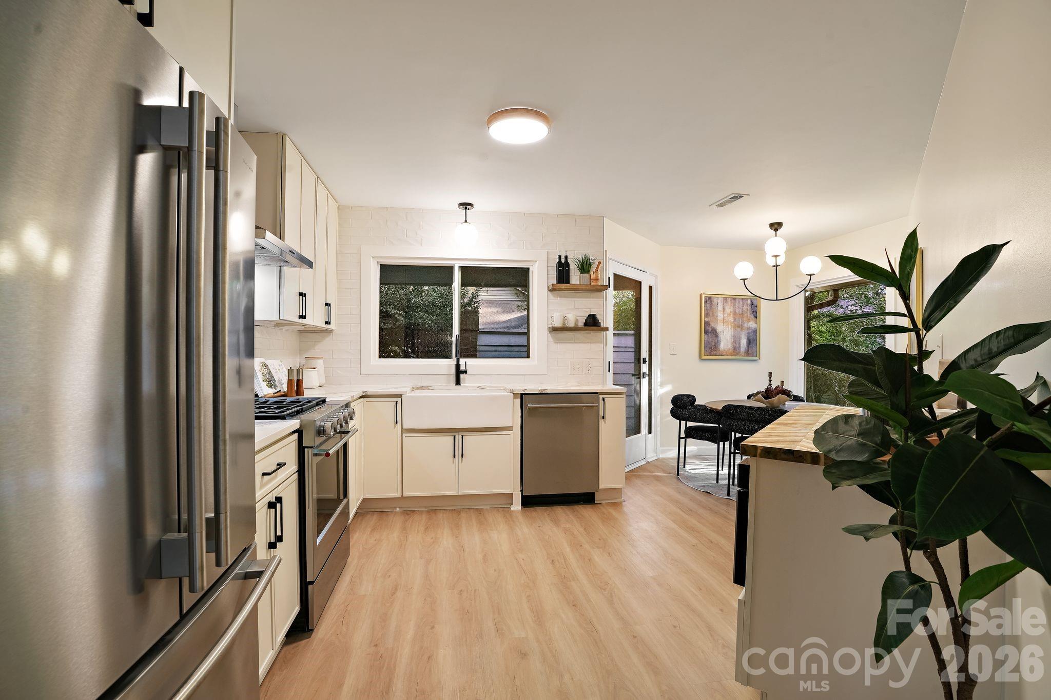 6301 Saddlebrook Court Property Photo 6