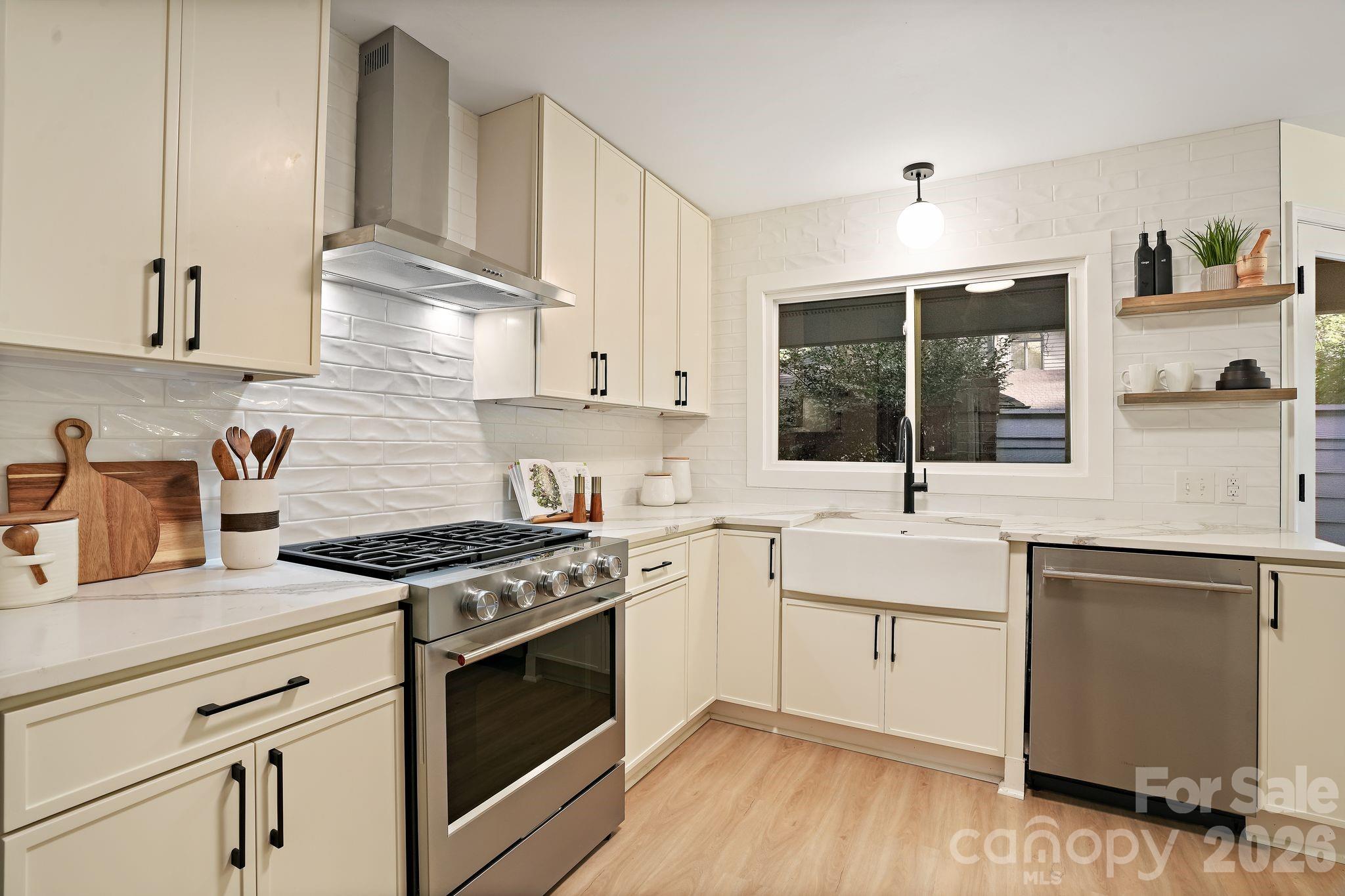6301 Saddlebrook Court Property Photo 7