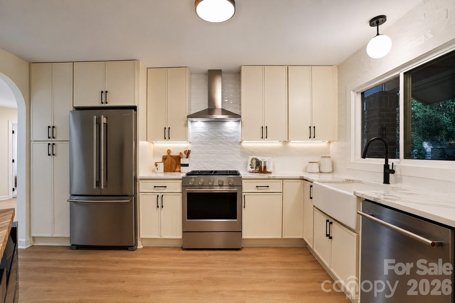 6301 Saddlebrook Court Property Photo 8