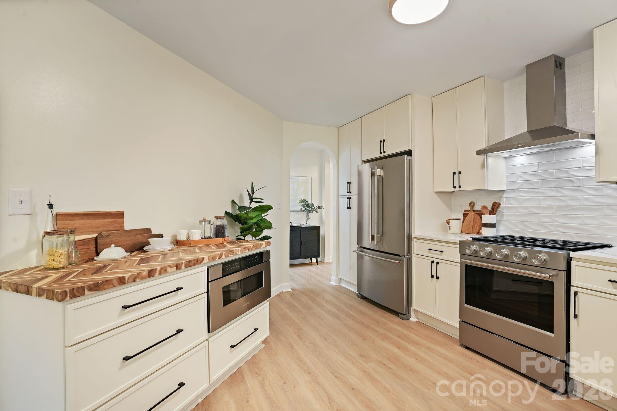 6301 Saddlebrook Court Property Photo 12