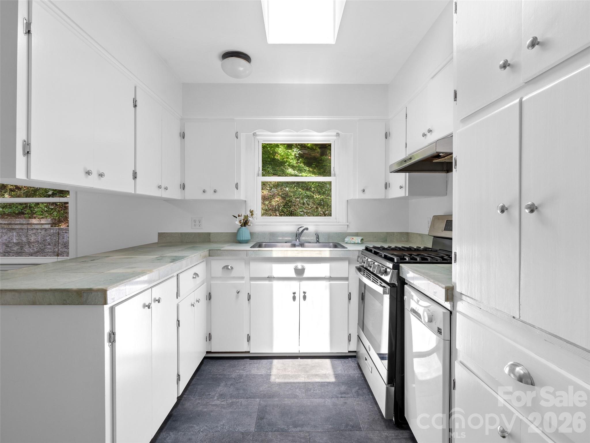 41 Pinehurst Road Property Photo 10