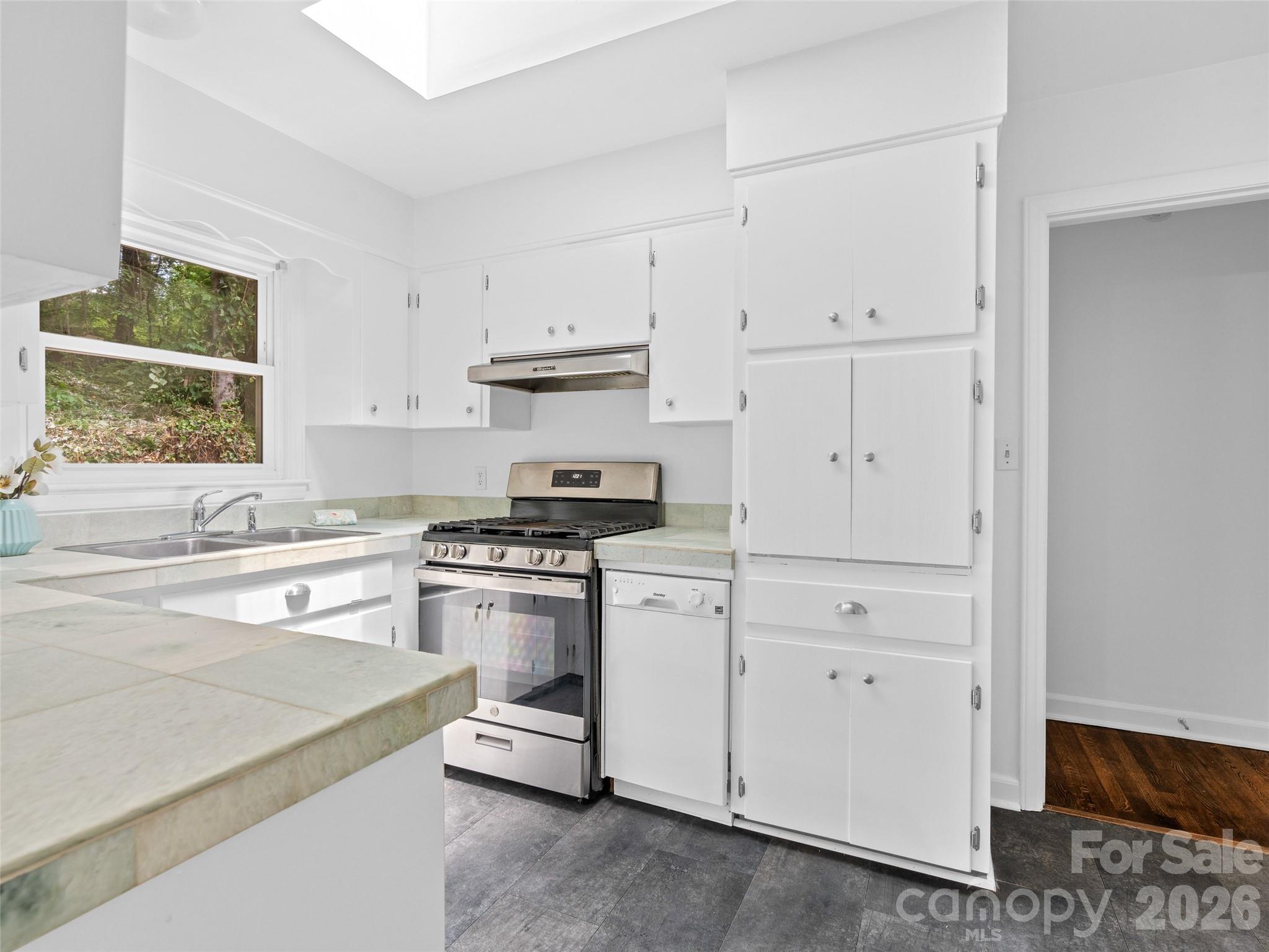41 Pinehurst Road Property Photo 12