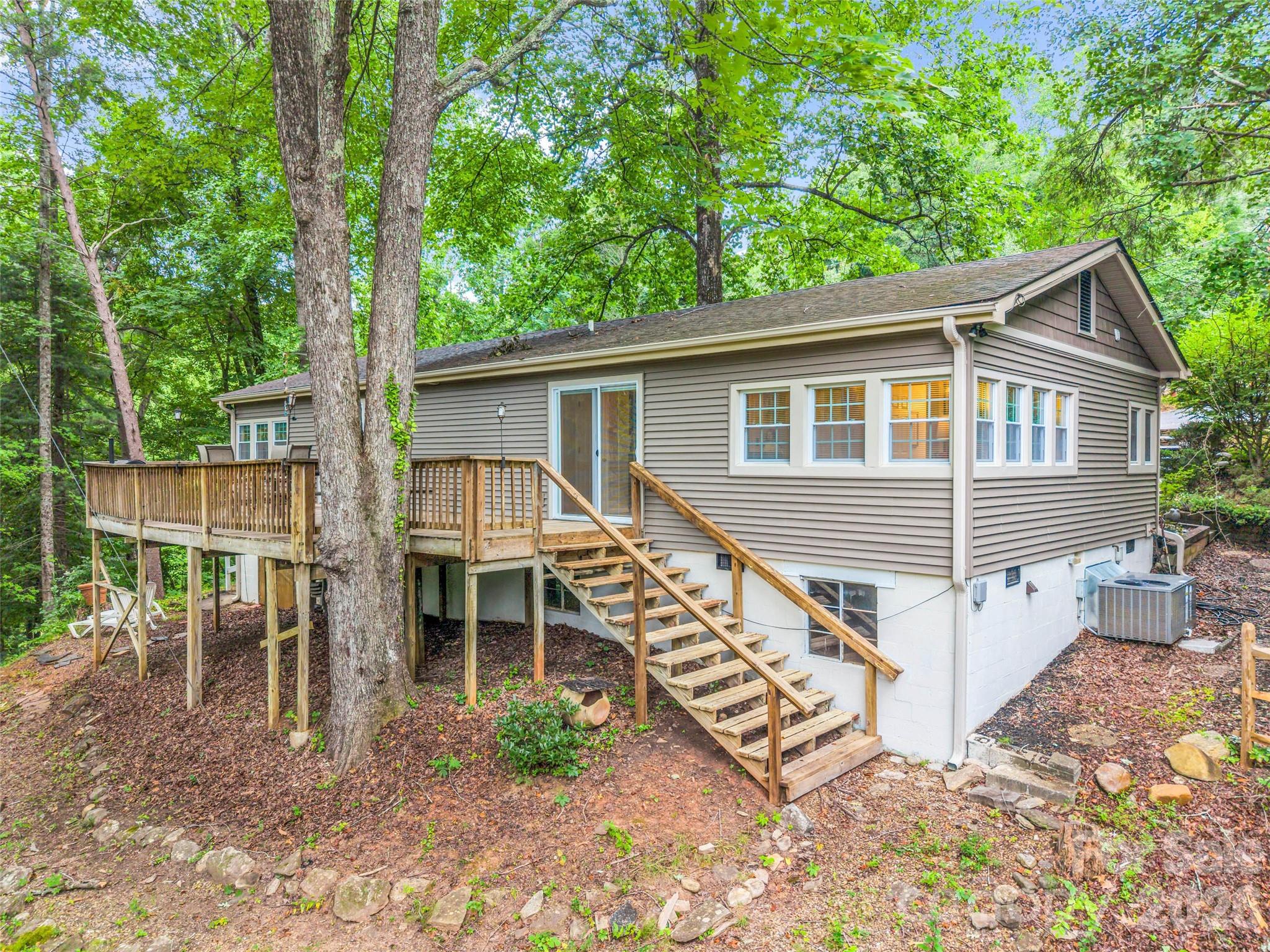 297 Chimney Cliffs Drive Property Photo 4