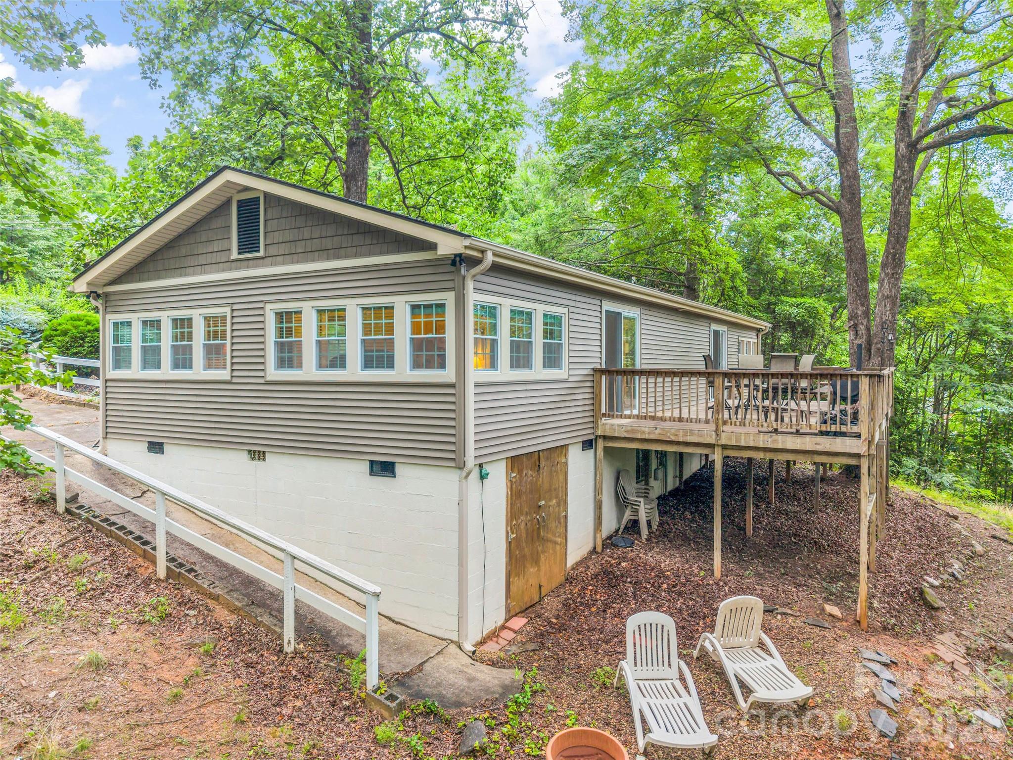 297 Chimney Cliffs Drive Property Photo 5