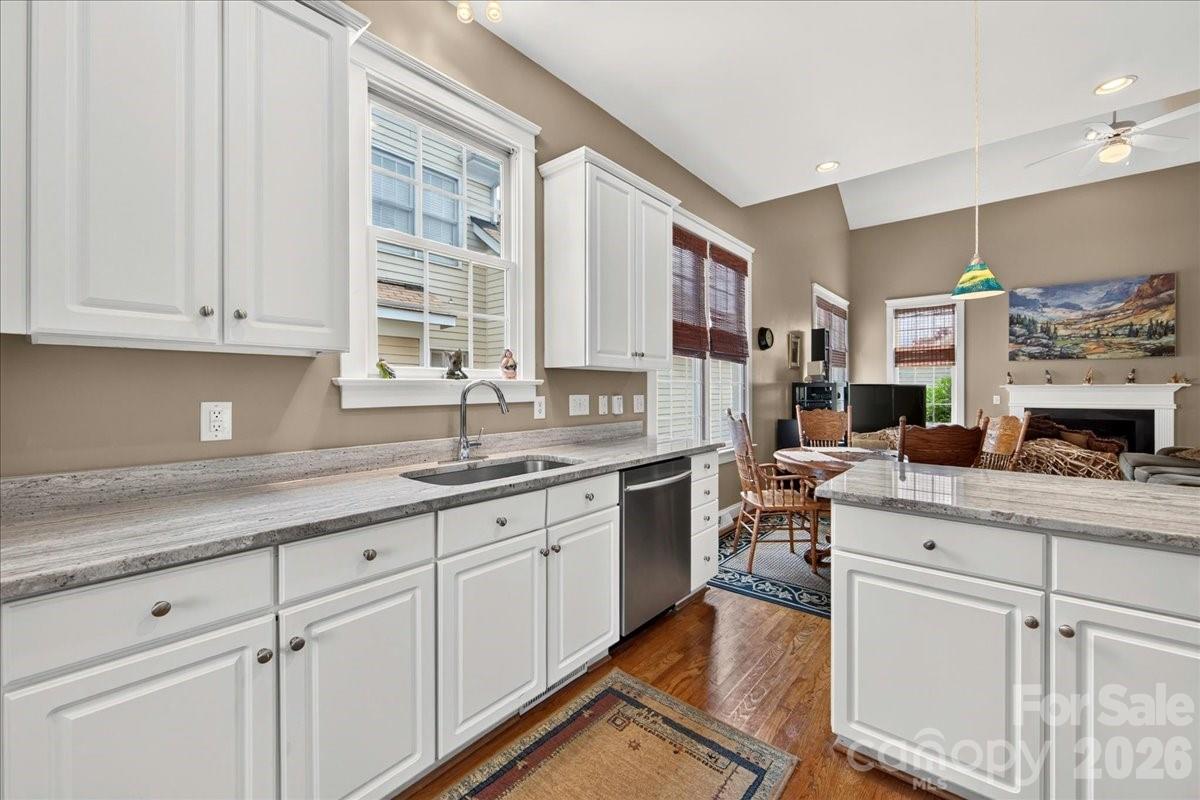 3904 Balsam Street Property Photo 9