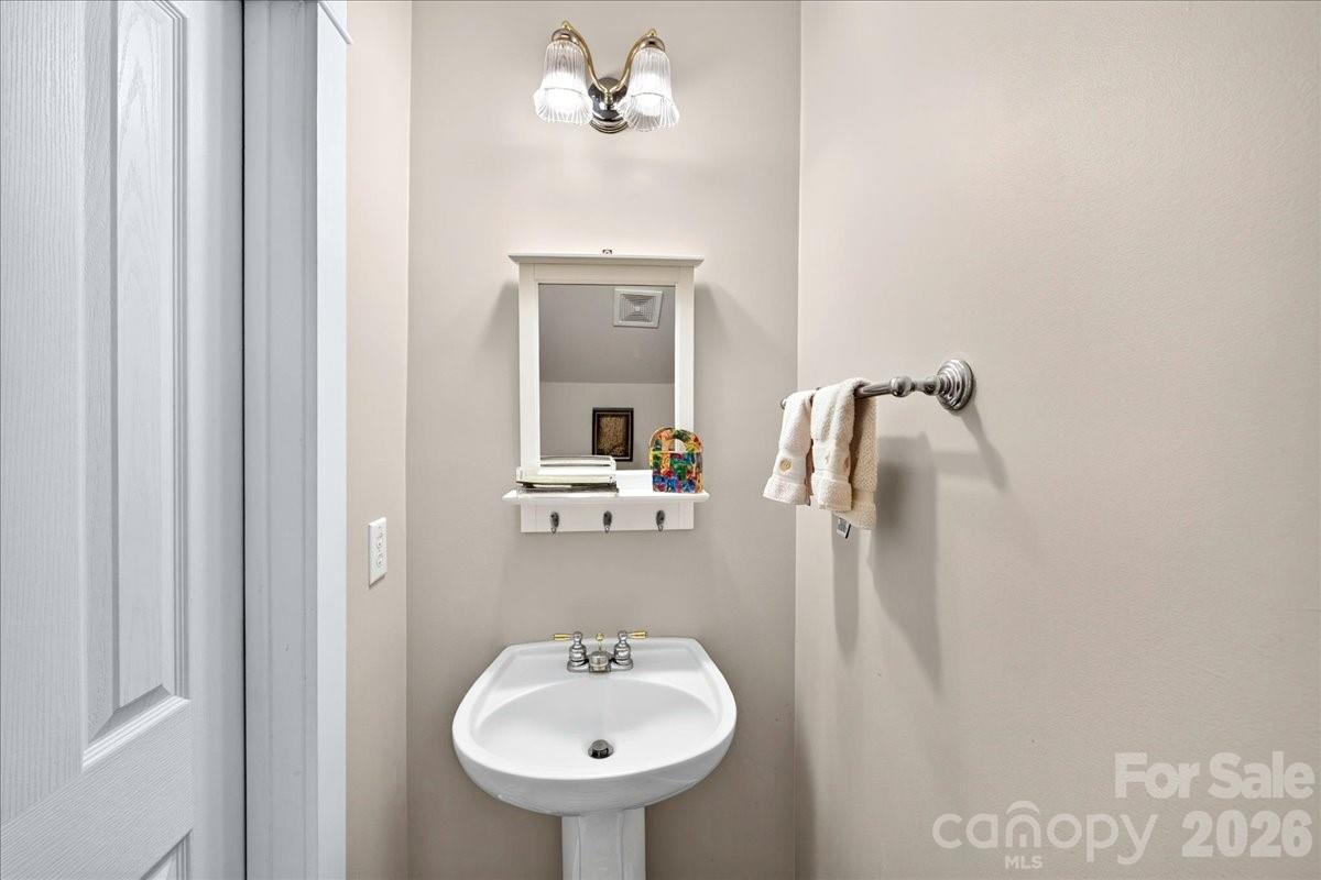 3904 Balsam Street Property Photo 17