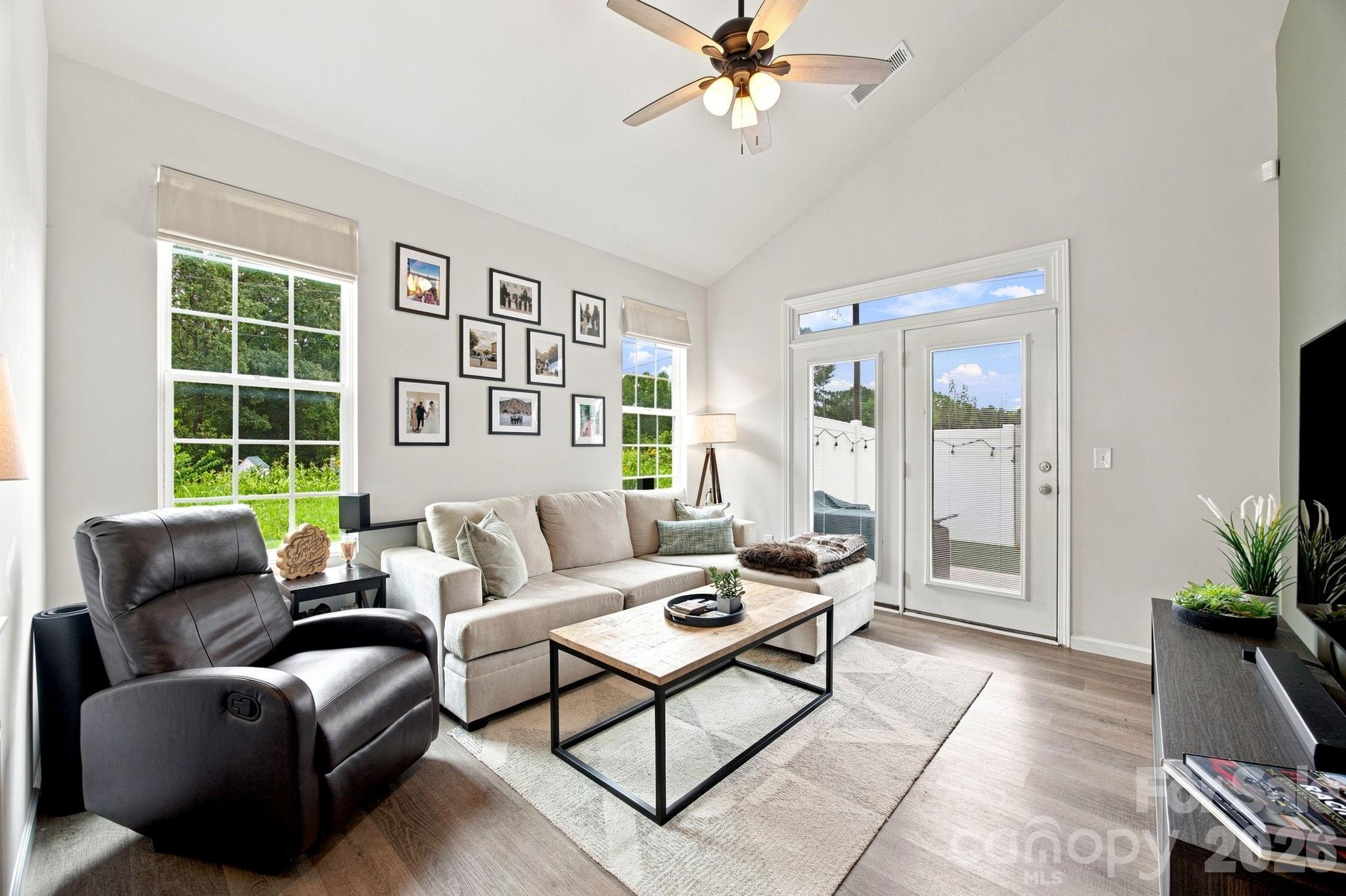 1101 Johns Walk Way Property Photo 3