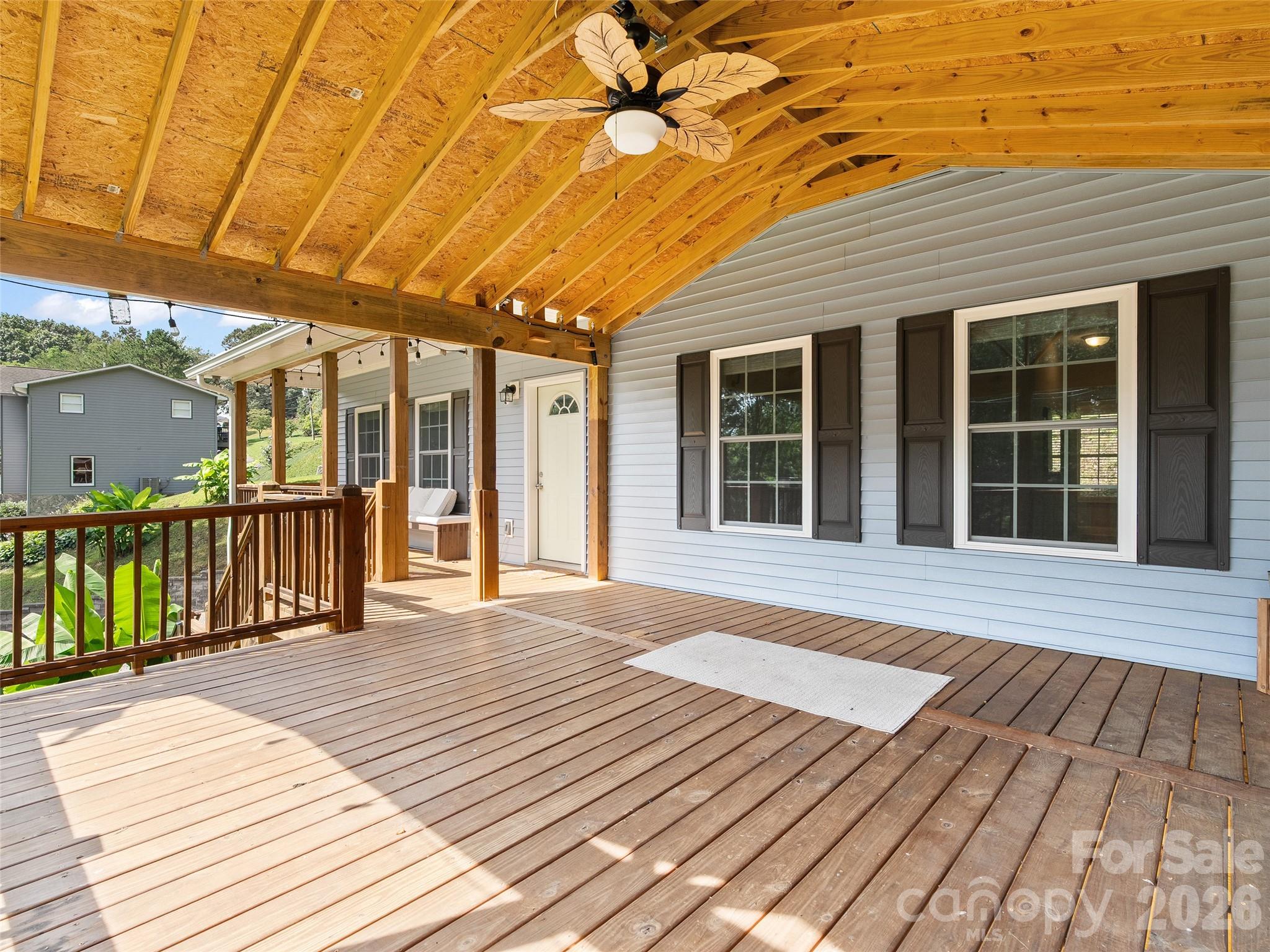 133 Shadow Oak Lane Property Photo 6