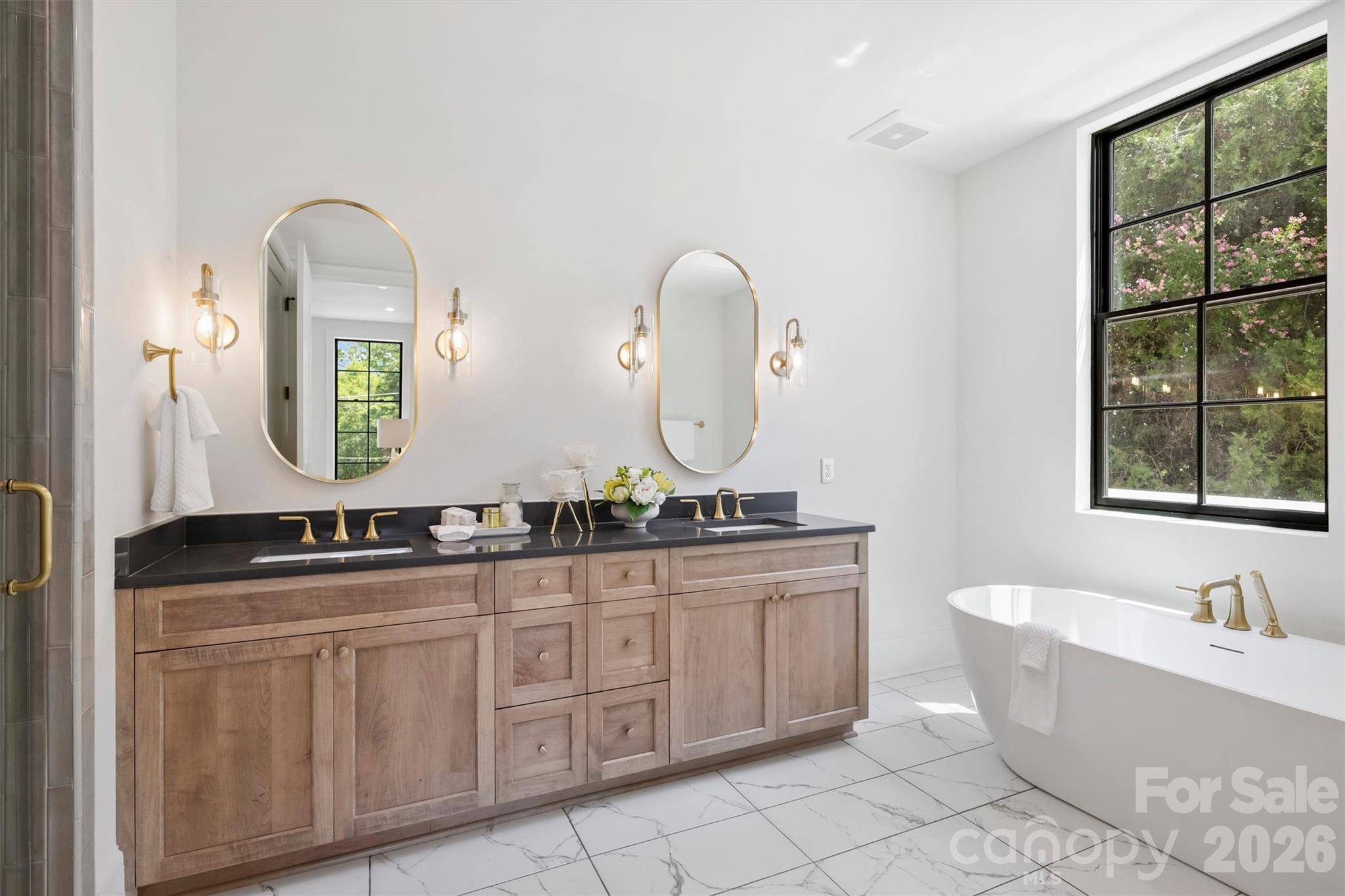 409 Queens Road 204 Property Photo 21