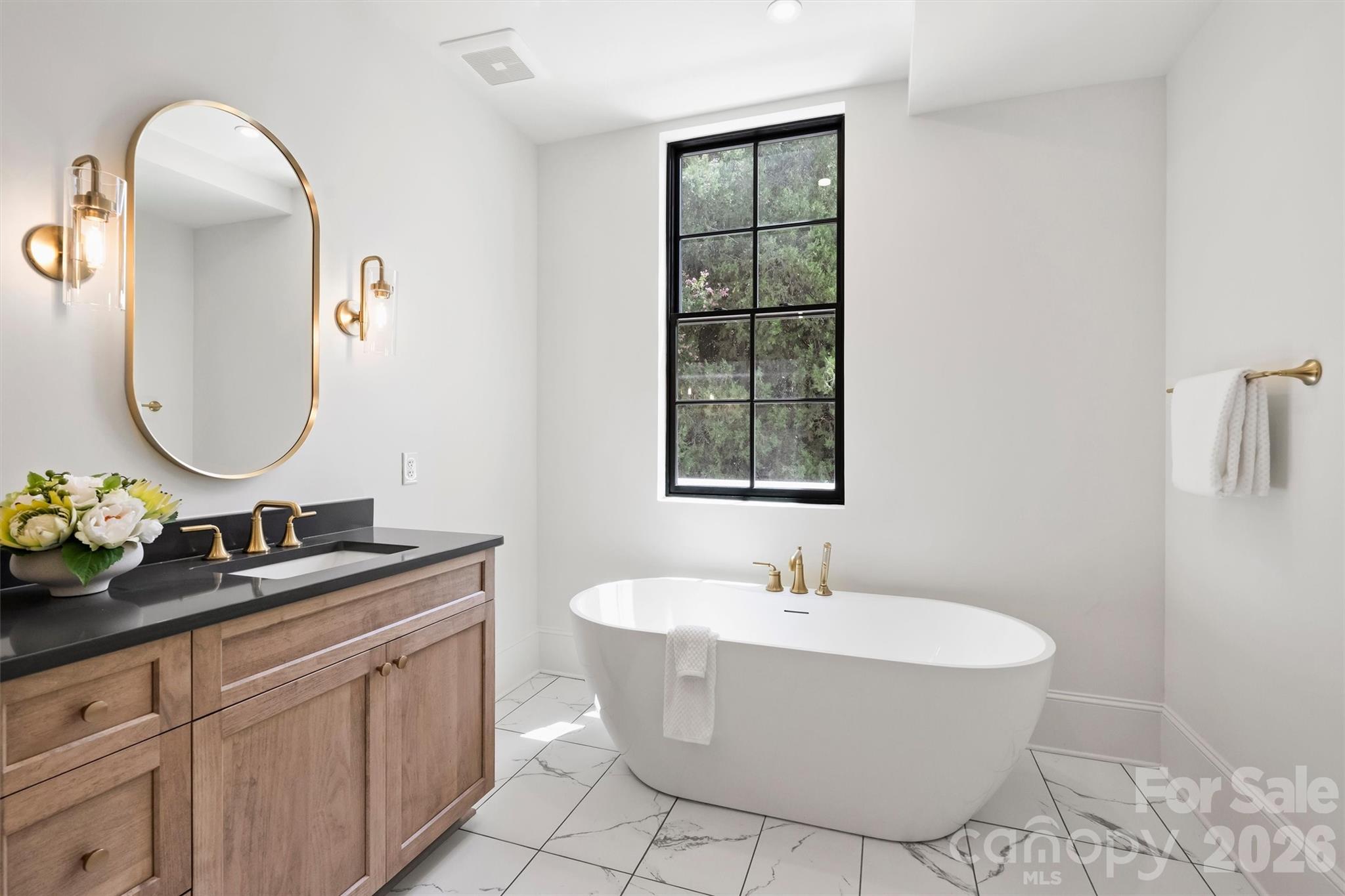 409 Queens Road 204 Property Photo 25
