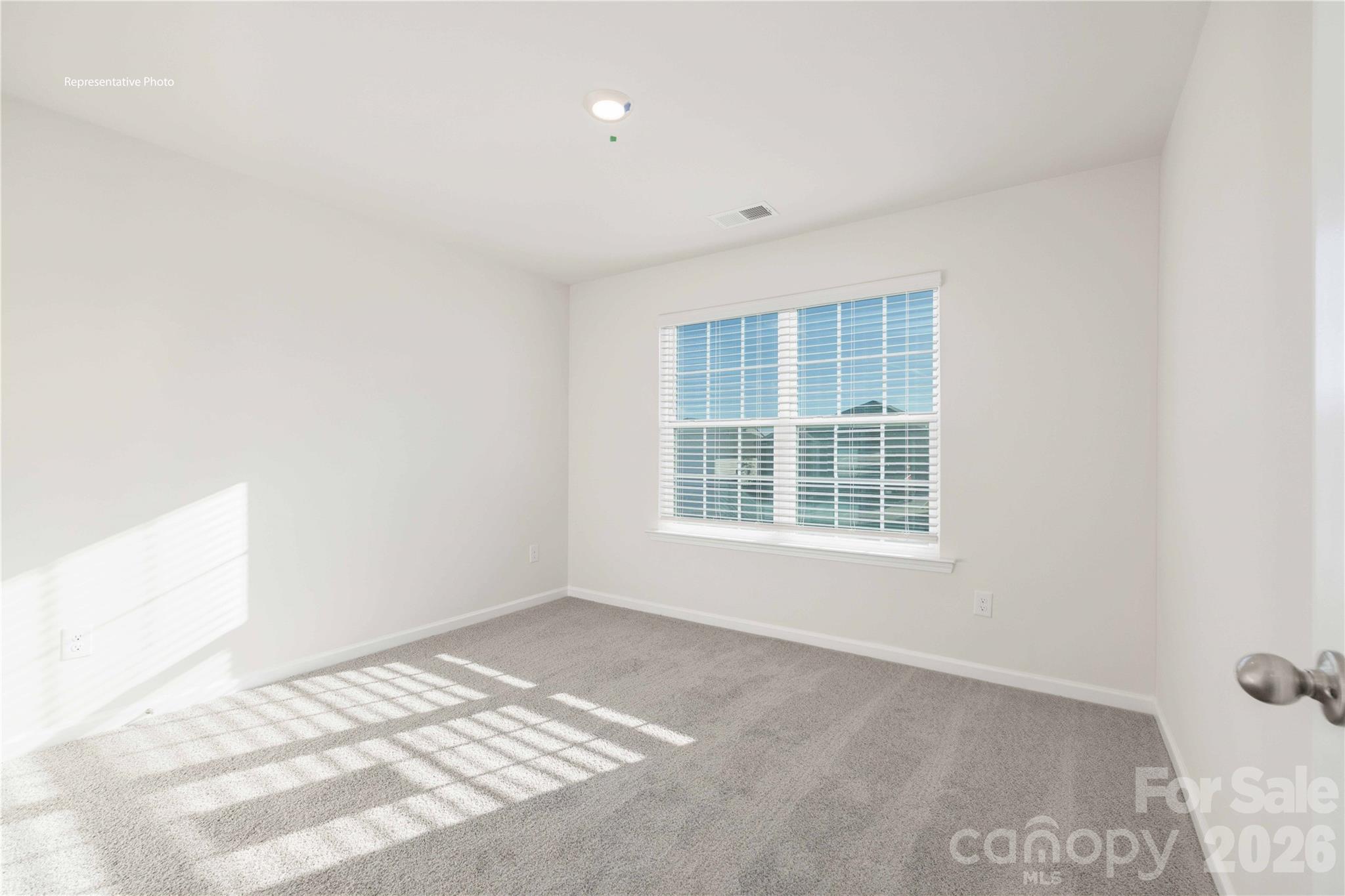 759 Dazzle Loop Property Photo 3