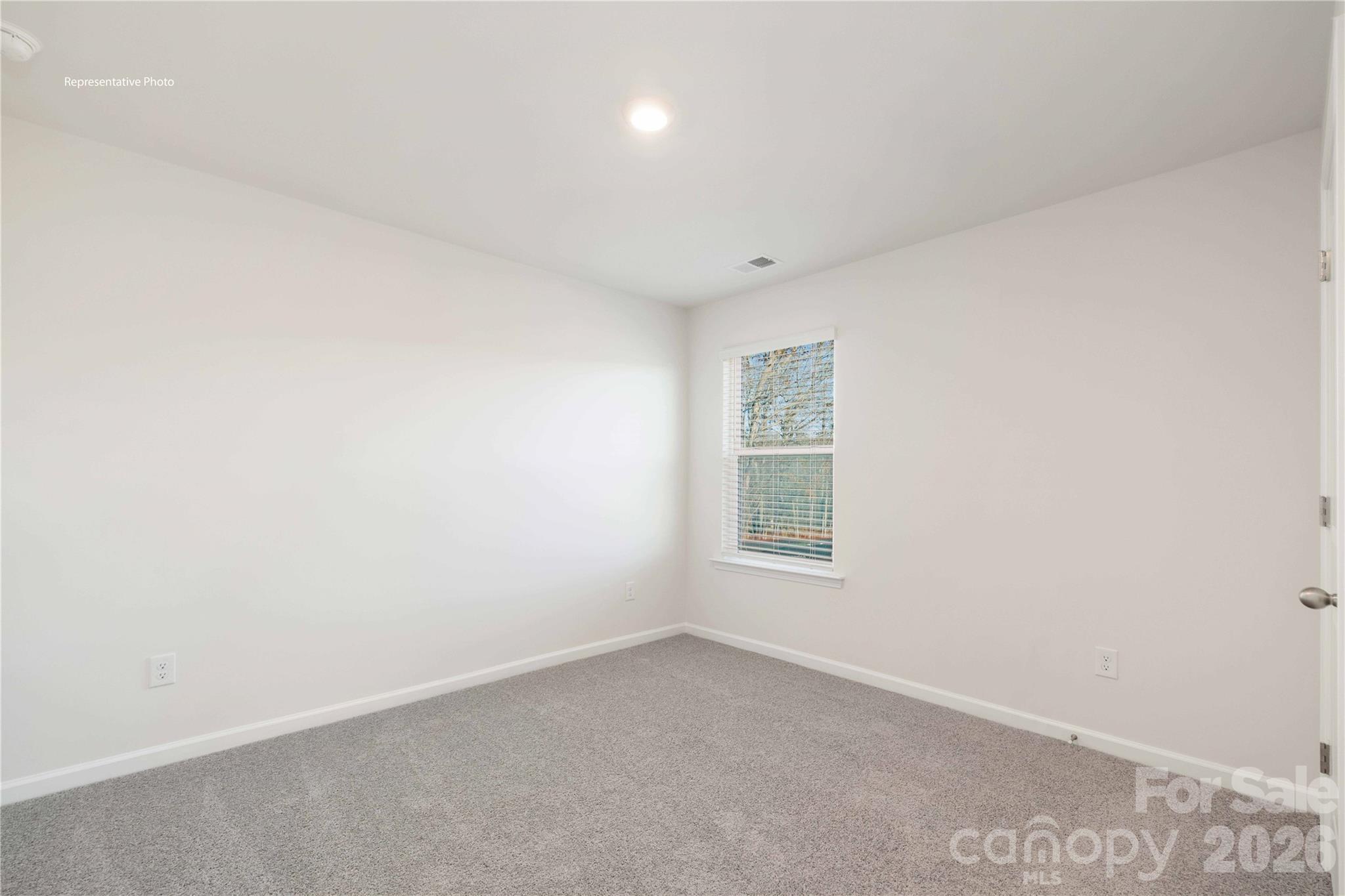 759 Dazzle Loop Property Photo 5