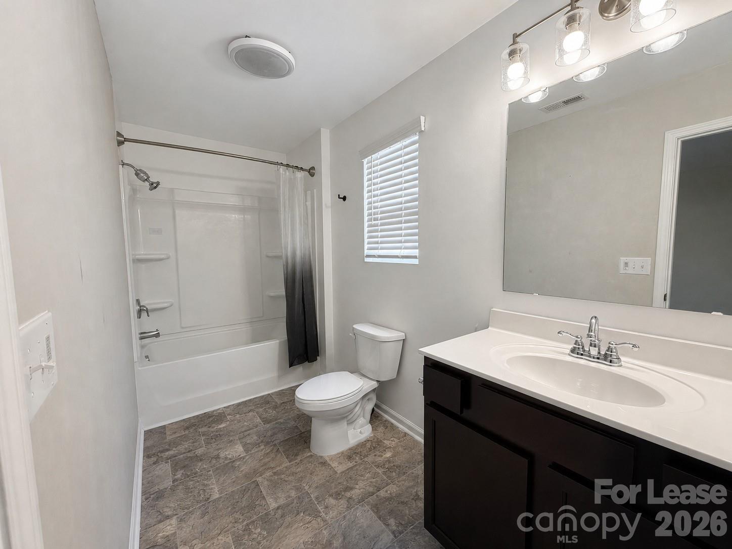 3220 Capitol Drive Property Photo 12