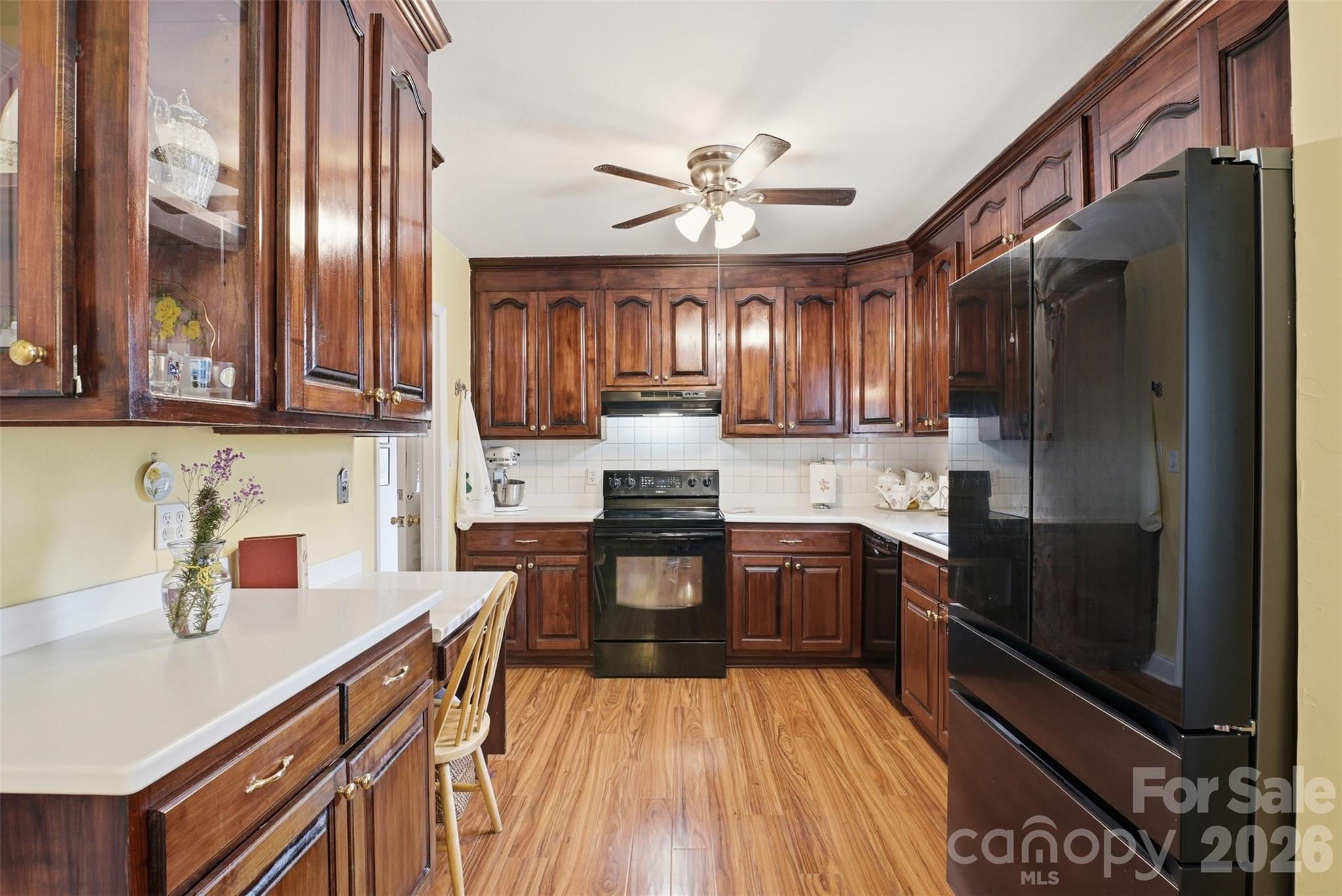 1287 Queensgate Street Property Photo 4