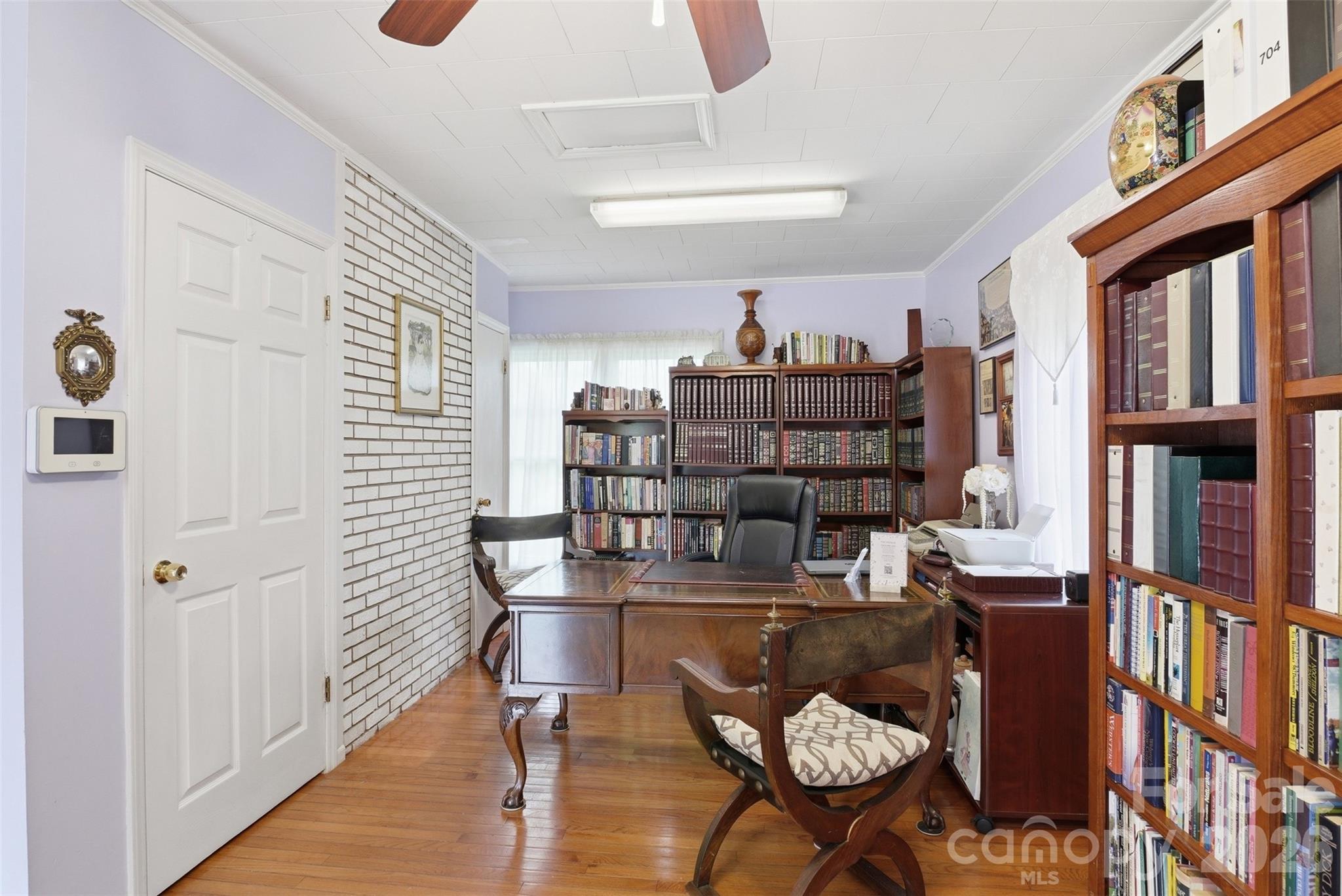 1287 Queensgate Street Property Photo 5