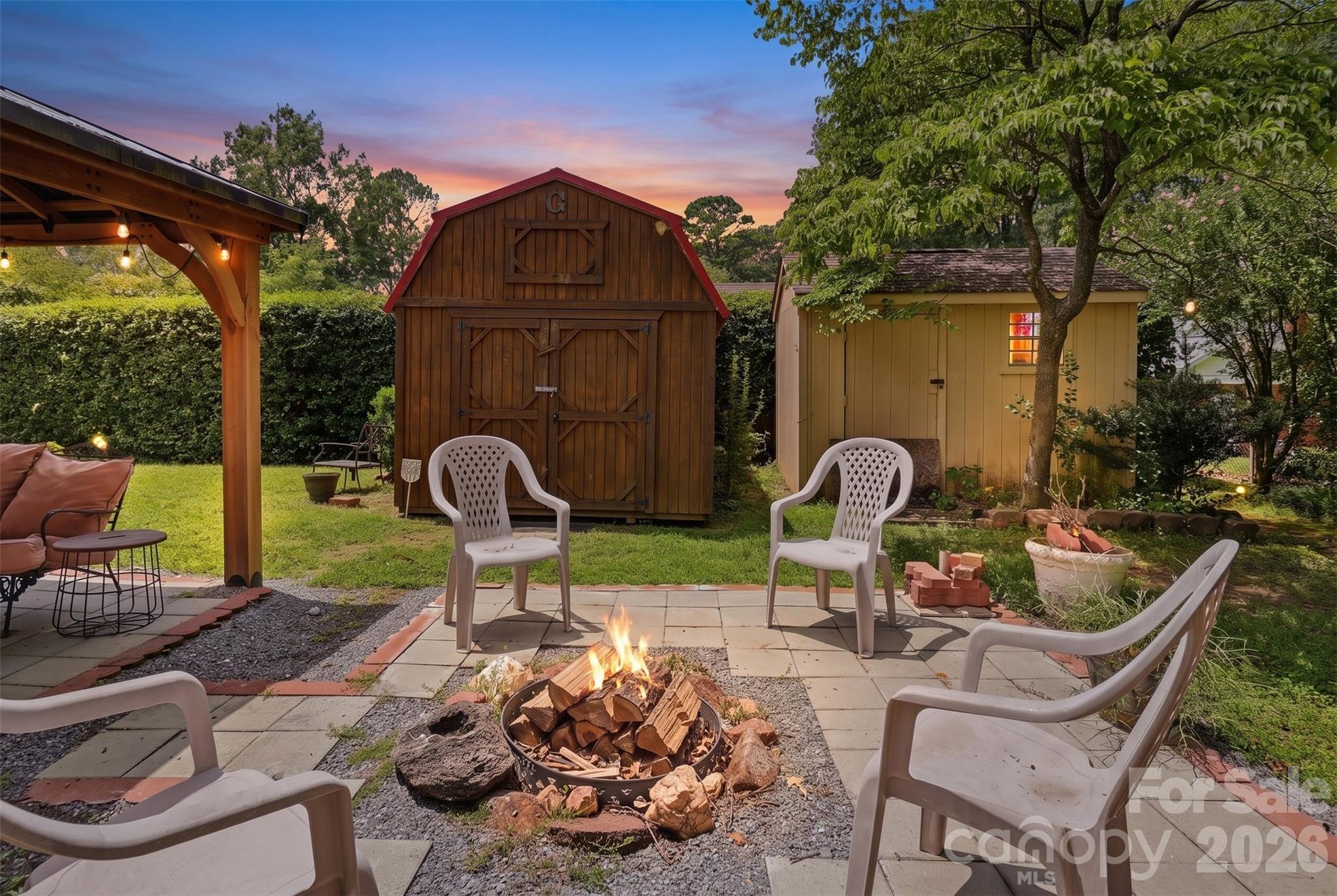 1287 Queensgate Street Property Photo 6