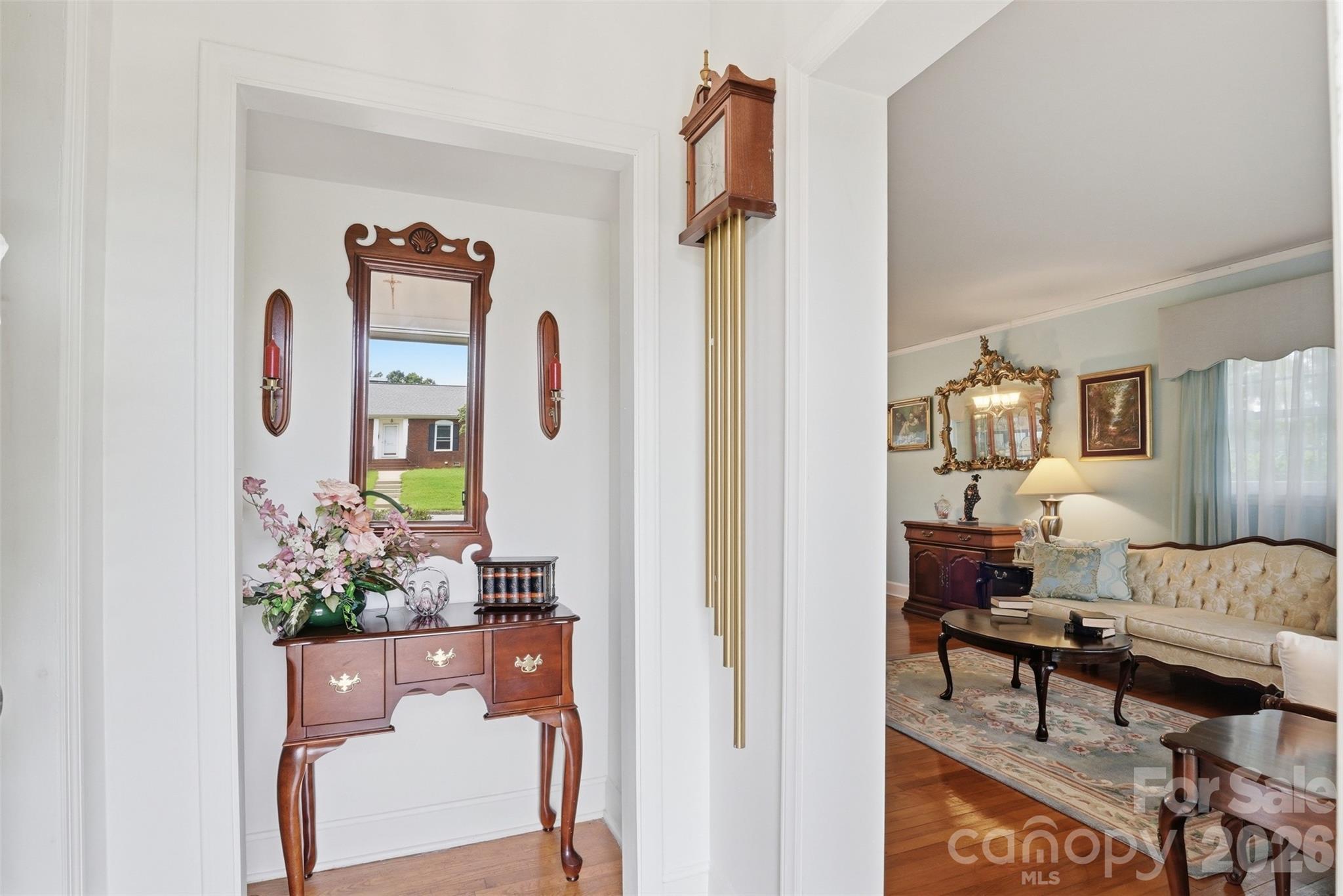 1287 Queensgate Street Property Photo 9