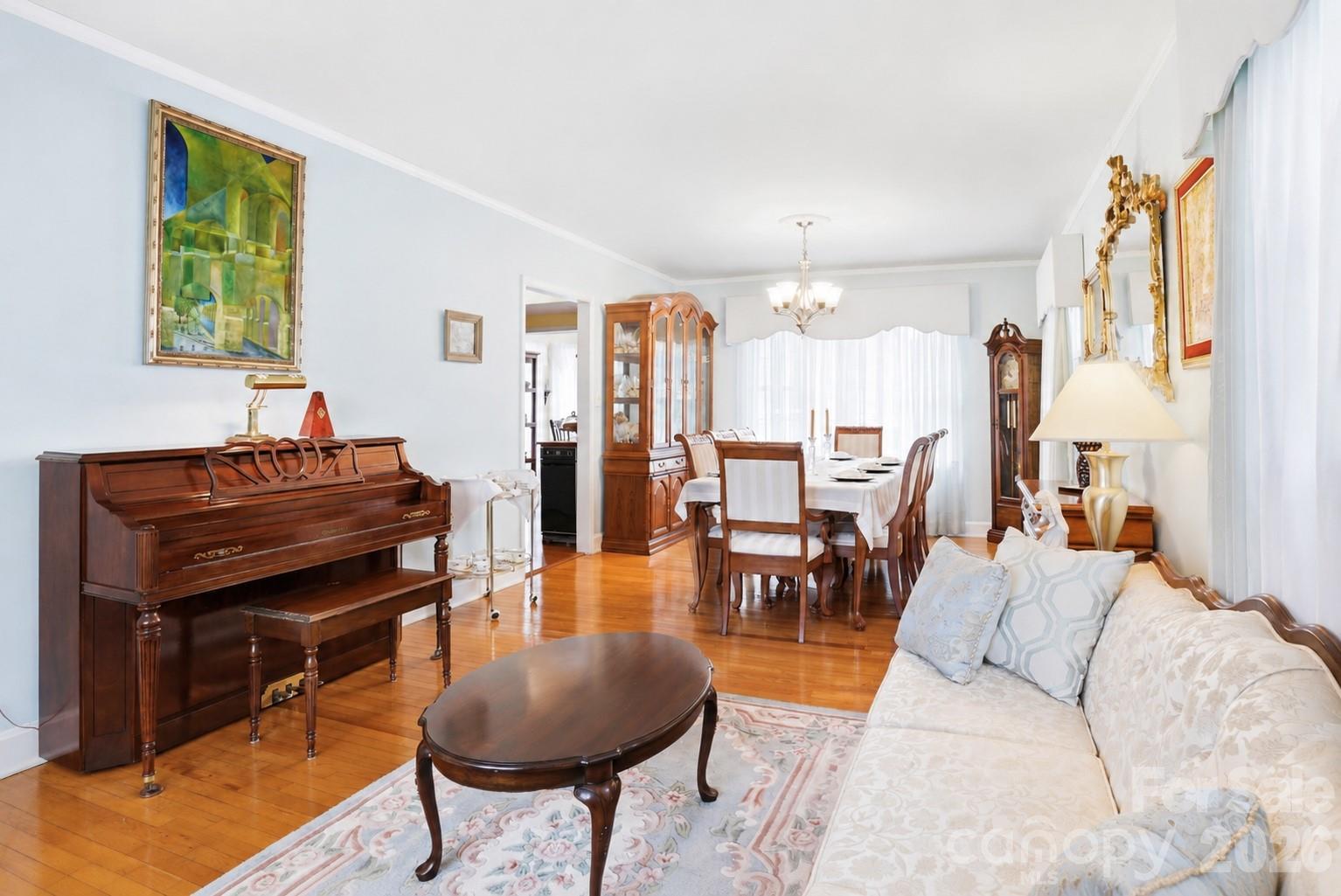 1287 Queensgate Street Property Photo 10