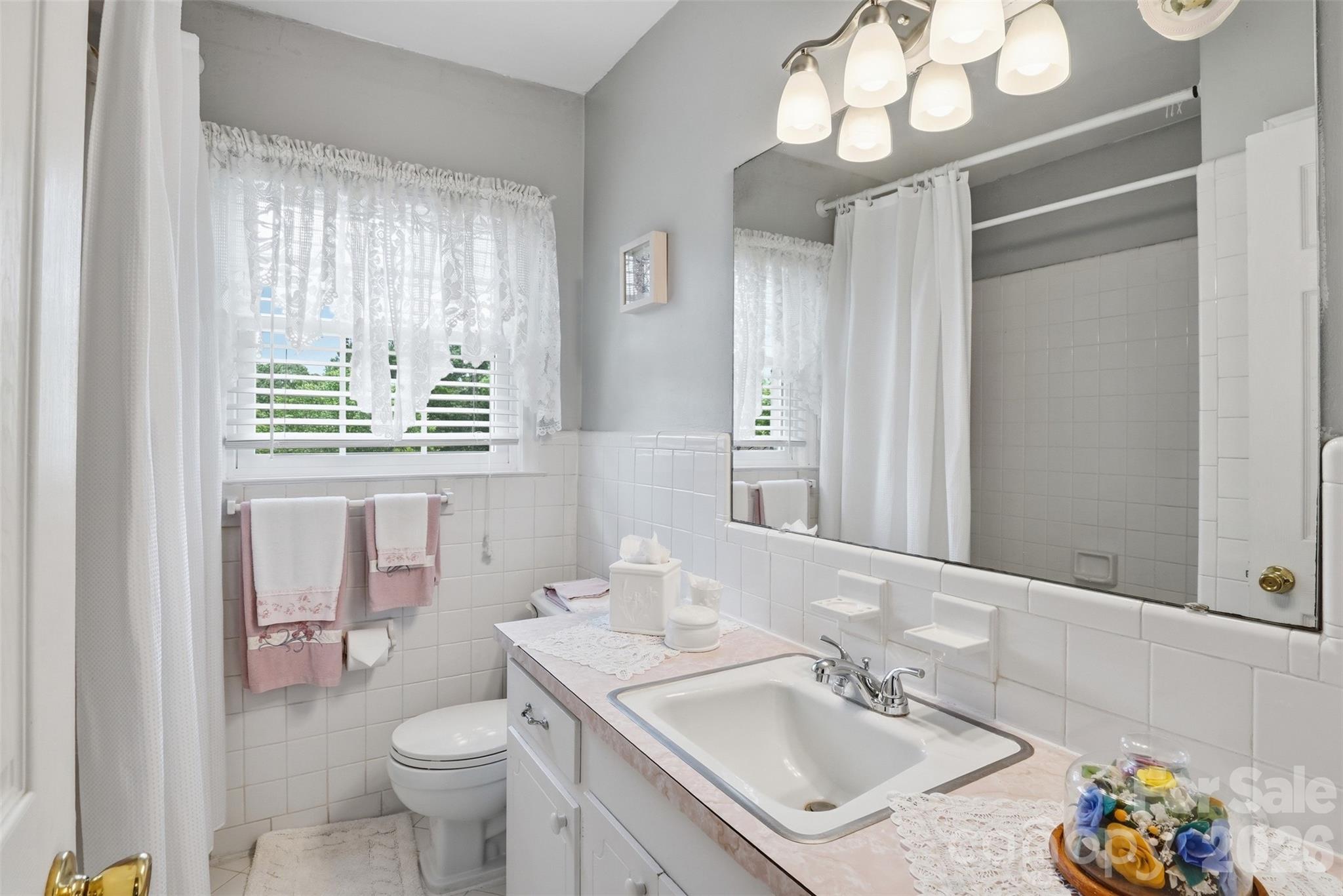 1287 Queensgate Street Property Photo 17