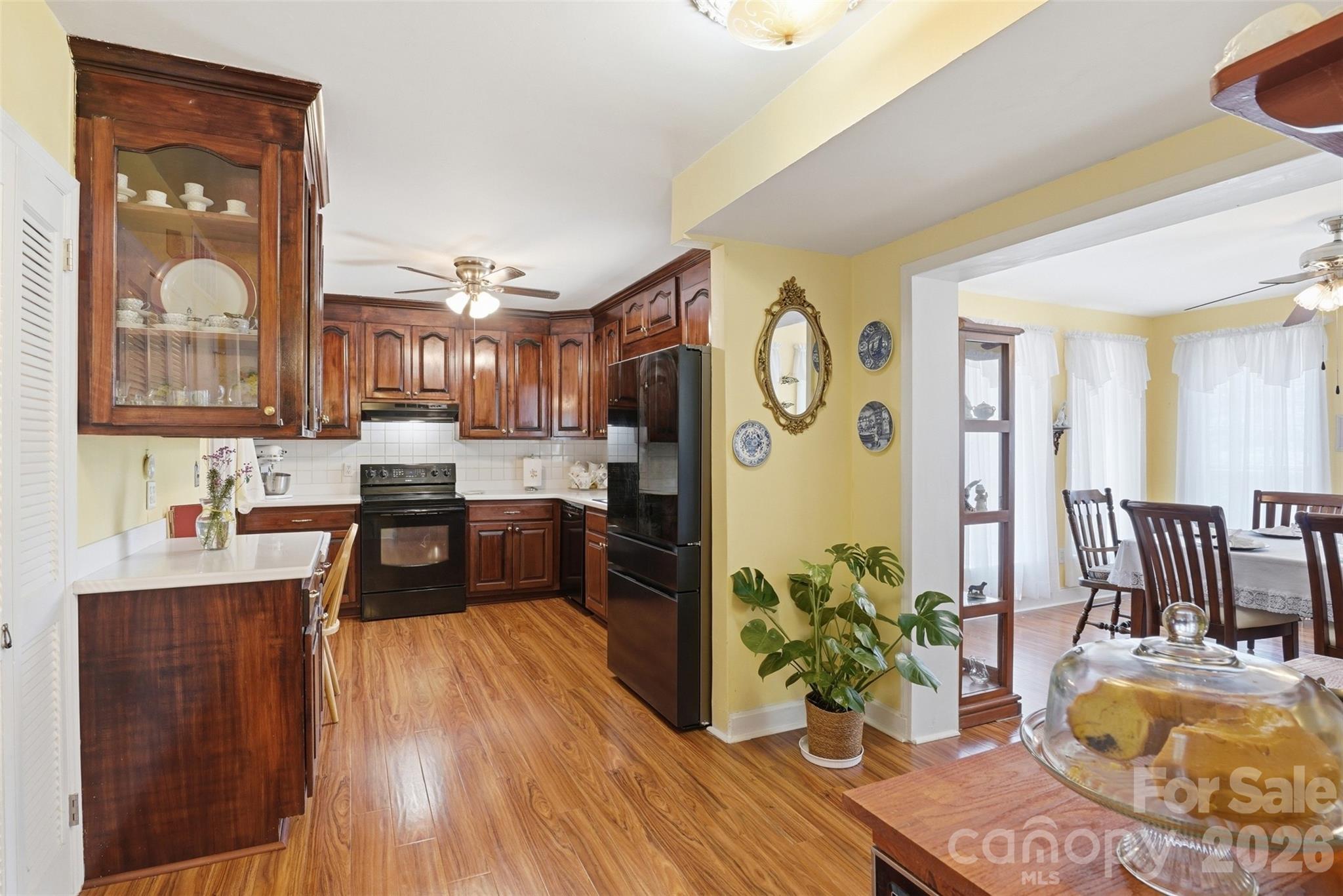 1287 Queensgate Street Property Photo 18