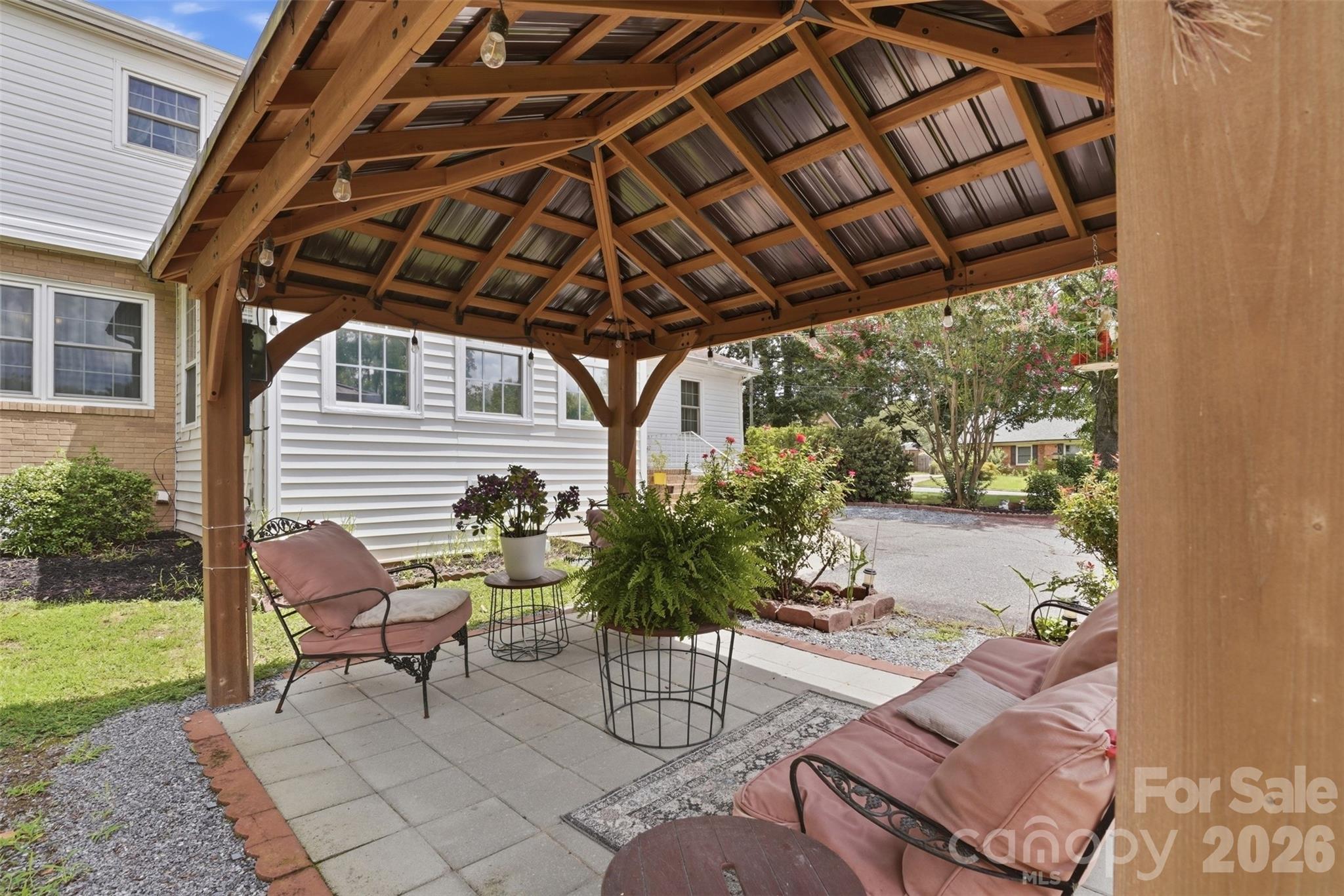 1287 Queensgate Street Property Photo 26