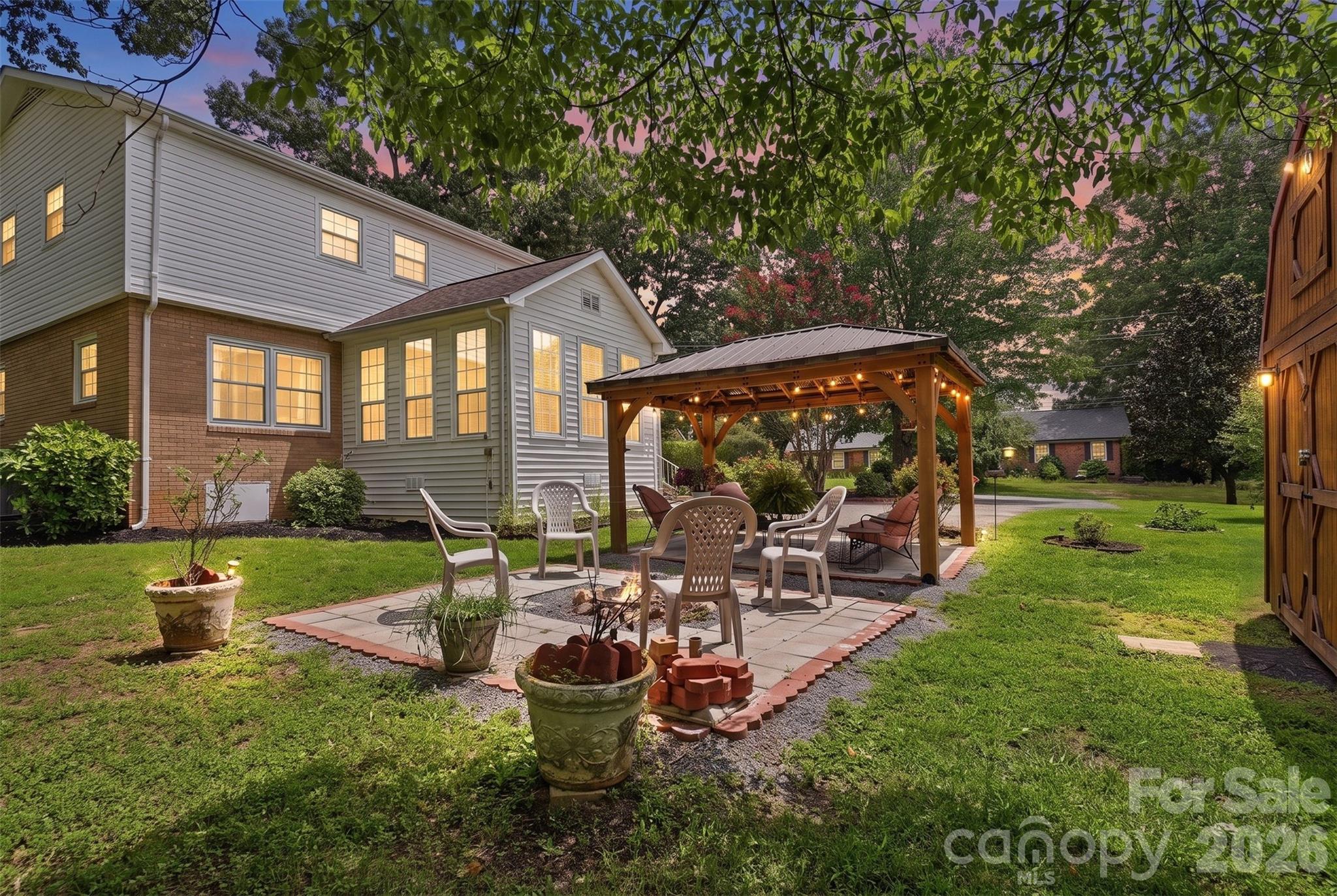1287 Queensgate Street Property Photo 27