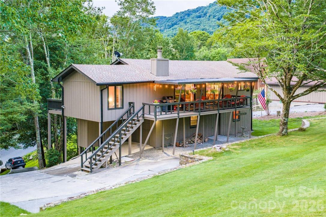 107 Grassy Gap Loop Road Property Photo 3