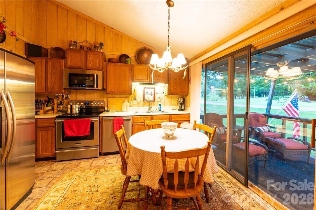 107 Grassy Gap Loop Road Property Photo 12