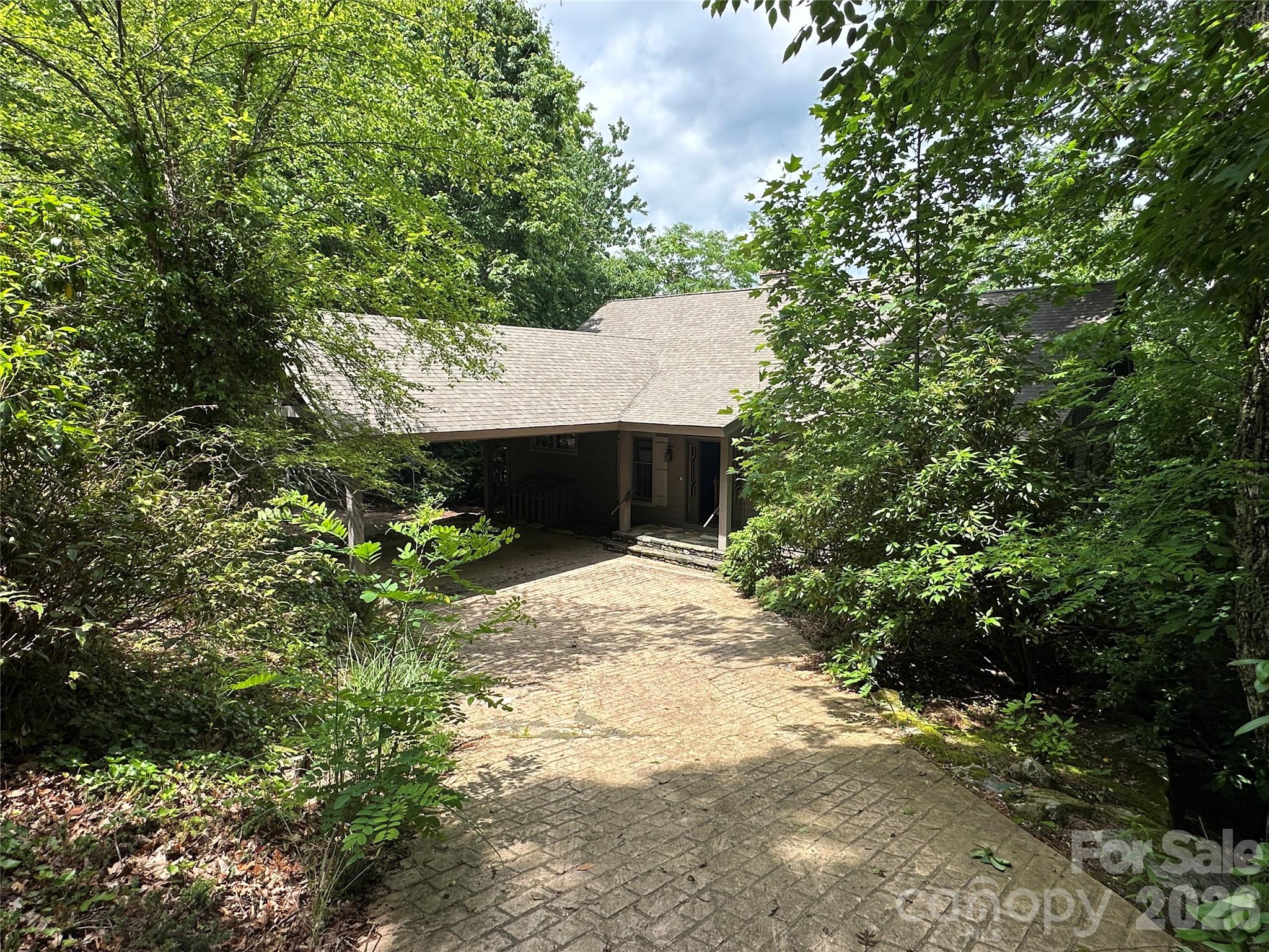 880 W Rochester Drive Property Photo 1