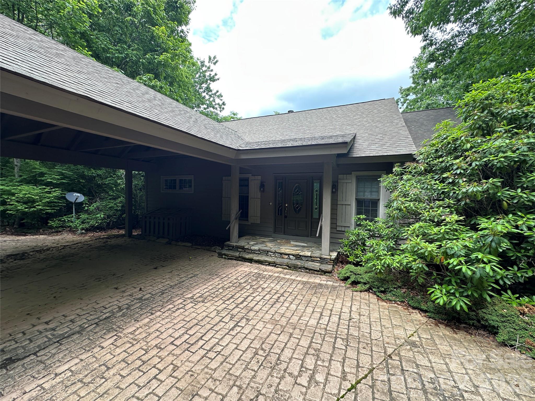 880 W Rochester Drive Property Photo 2