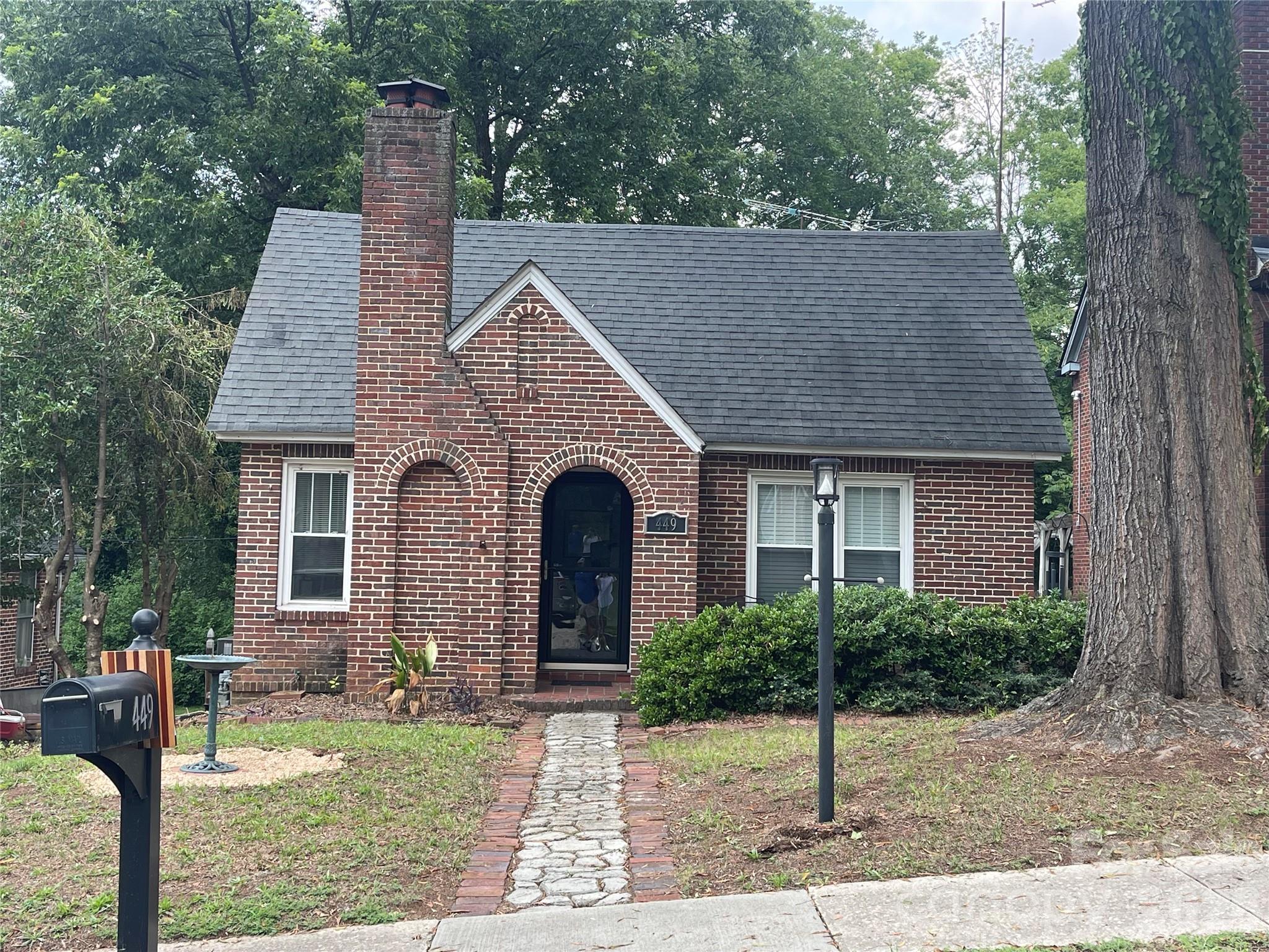 449 Spring Street Property Photo 2
