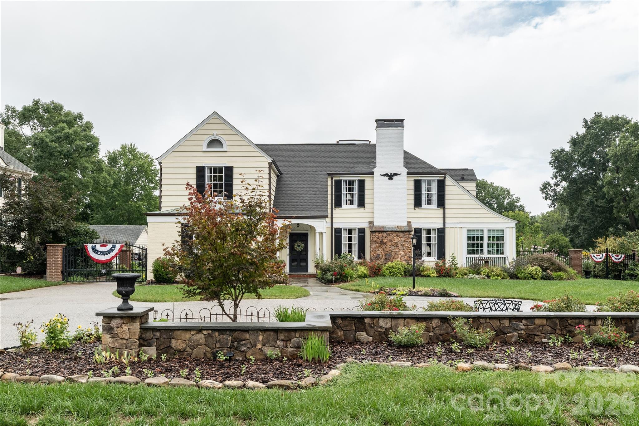 236 Confederate Avenue Property Photo 1