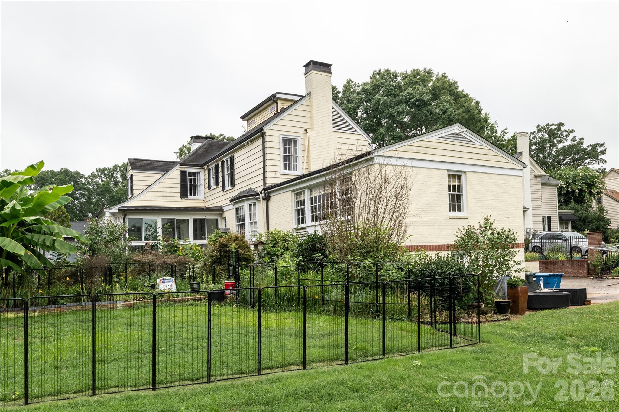 236 Confederate Avenue Property Photo 4