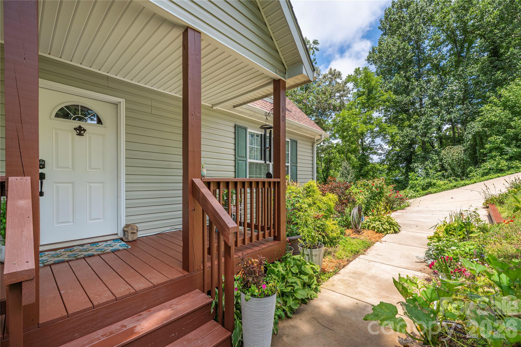 10 E Rolling Acres Drive Property Photo 2
