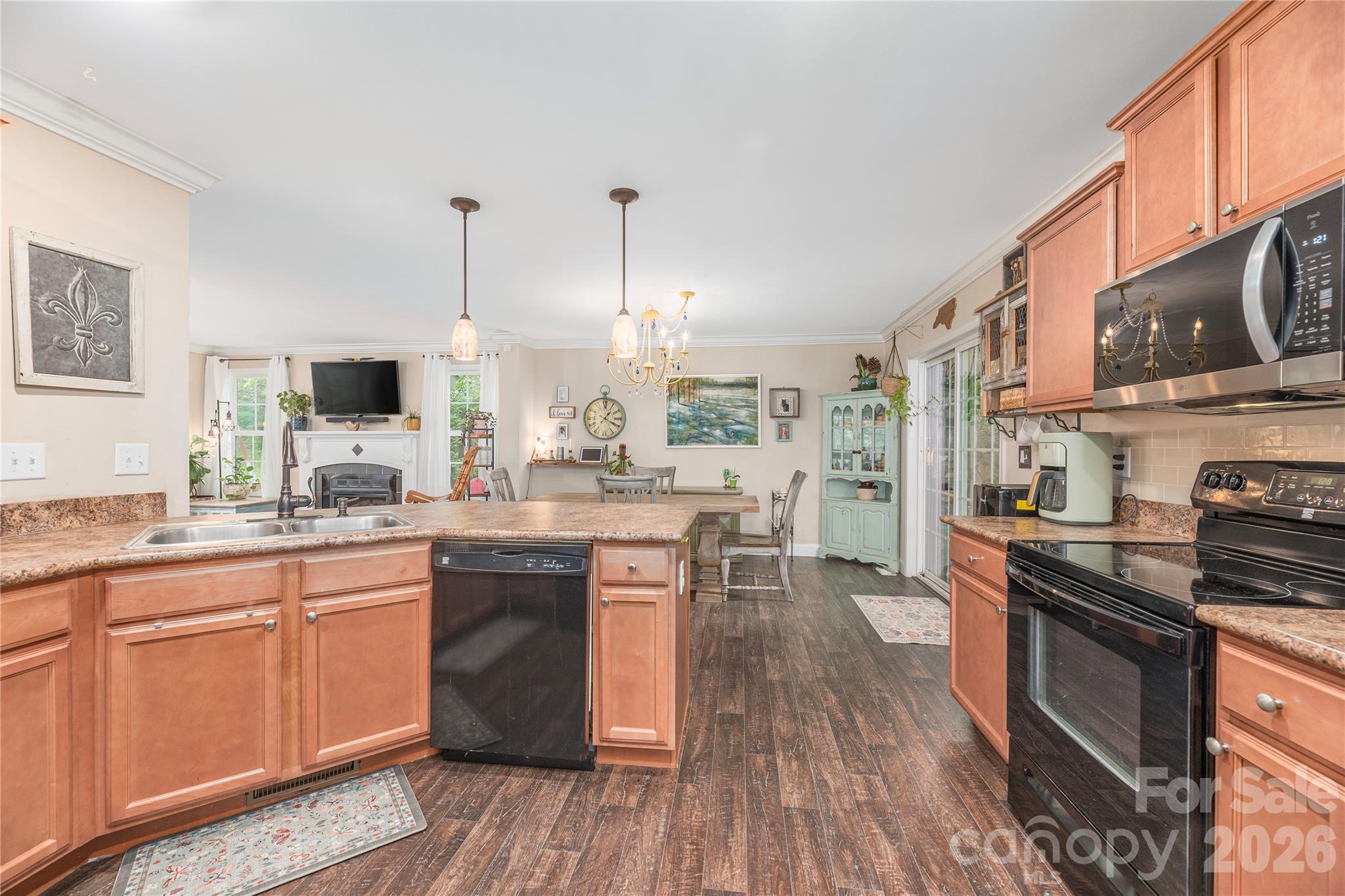 10 E Rolling Acres Drive Property Photo 12
