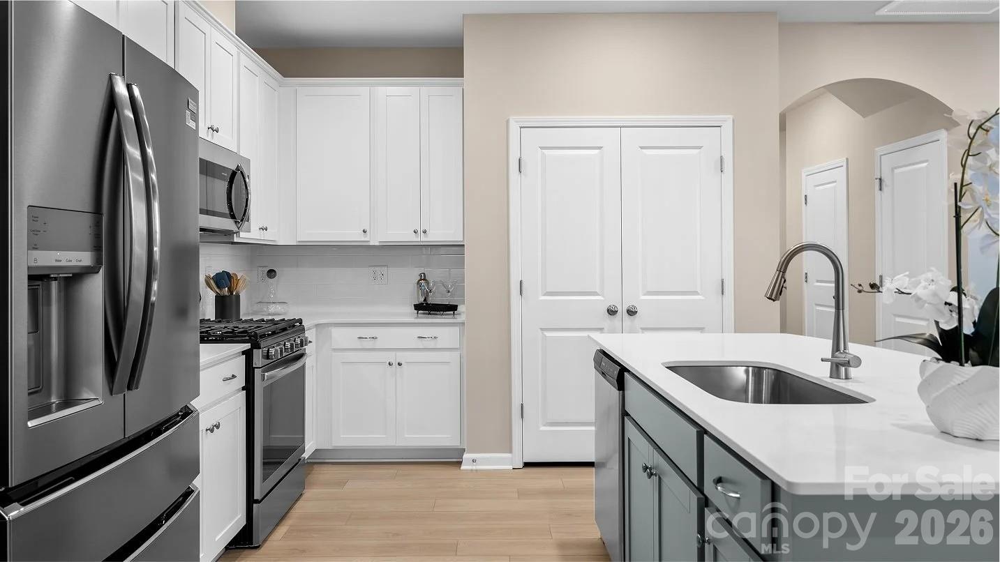 1240 Nighthawk Way 307 Property Photo 3