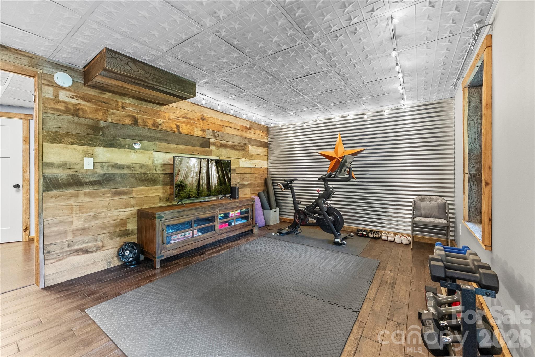118 Houston Street Property Photo 26